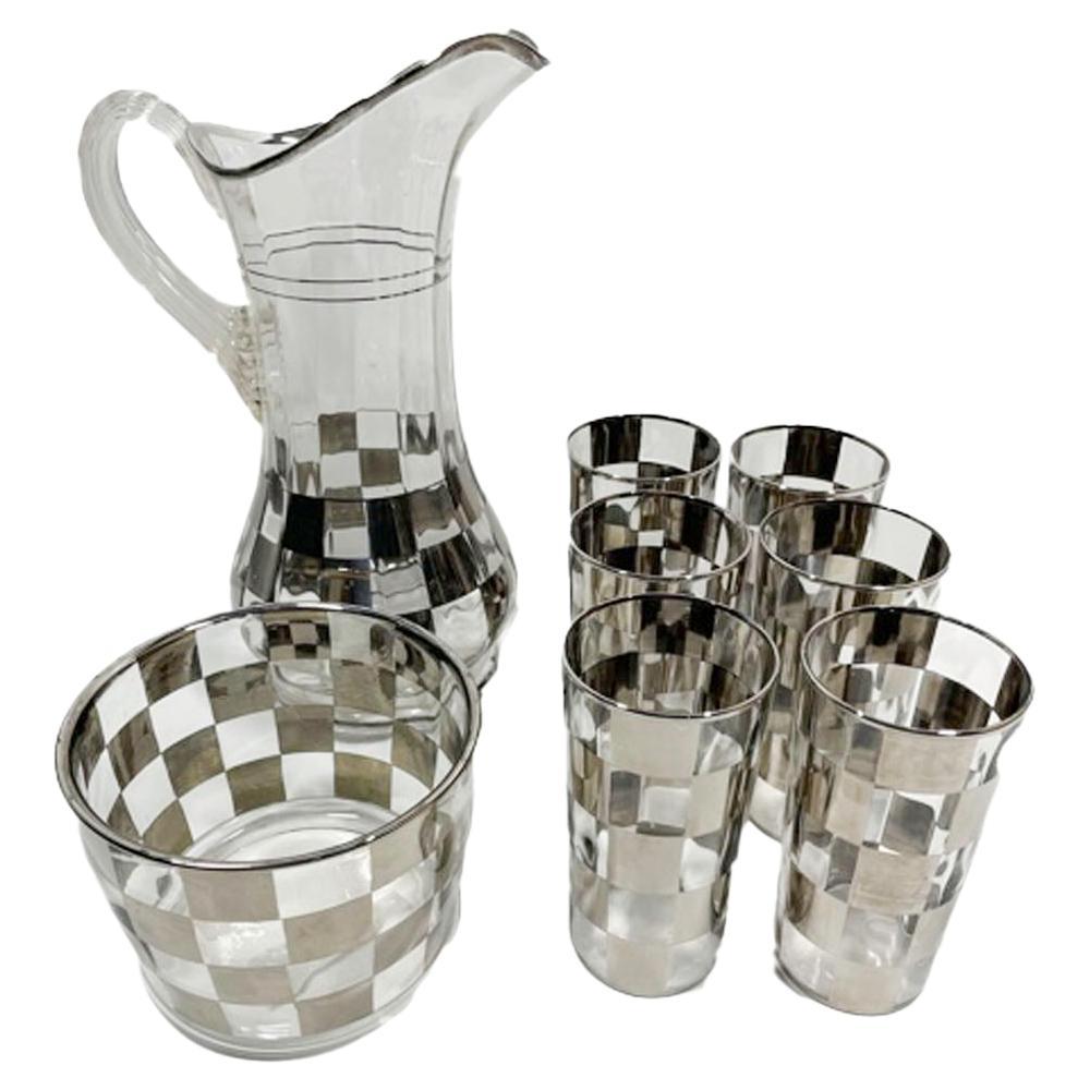 Cocktail-Set im Art-déco-Stil mit Silberkaro-Muster auf geripptem optischem Glas