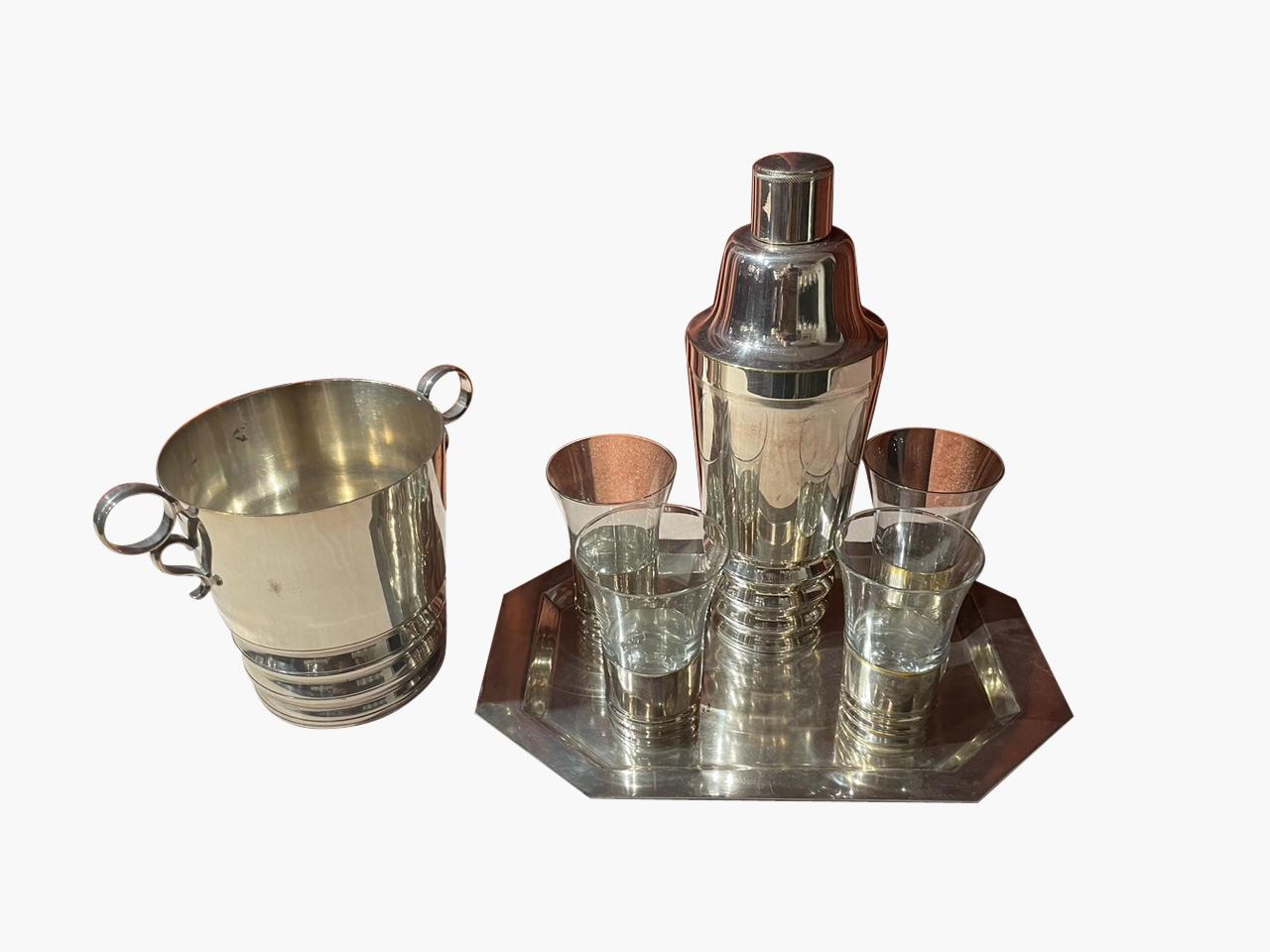 Art Deco cocktail shaker matching glasses and ice bucket silver plate. English Barware Art Deco set with strong horizontal lines in the base of all pieces. 4 Perfect glasses, each one sitting in its own matching metal base. 7 Piece set in total and