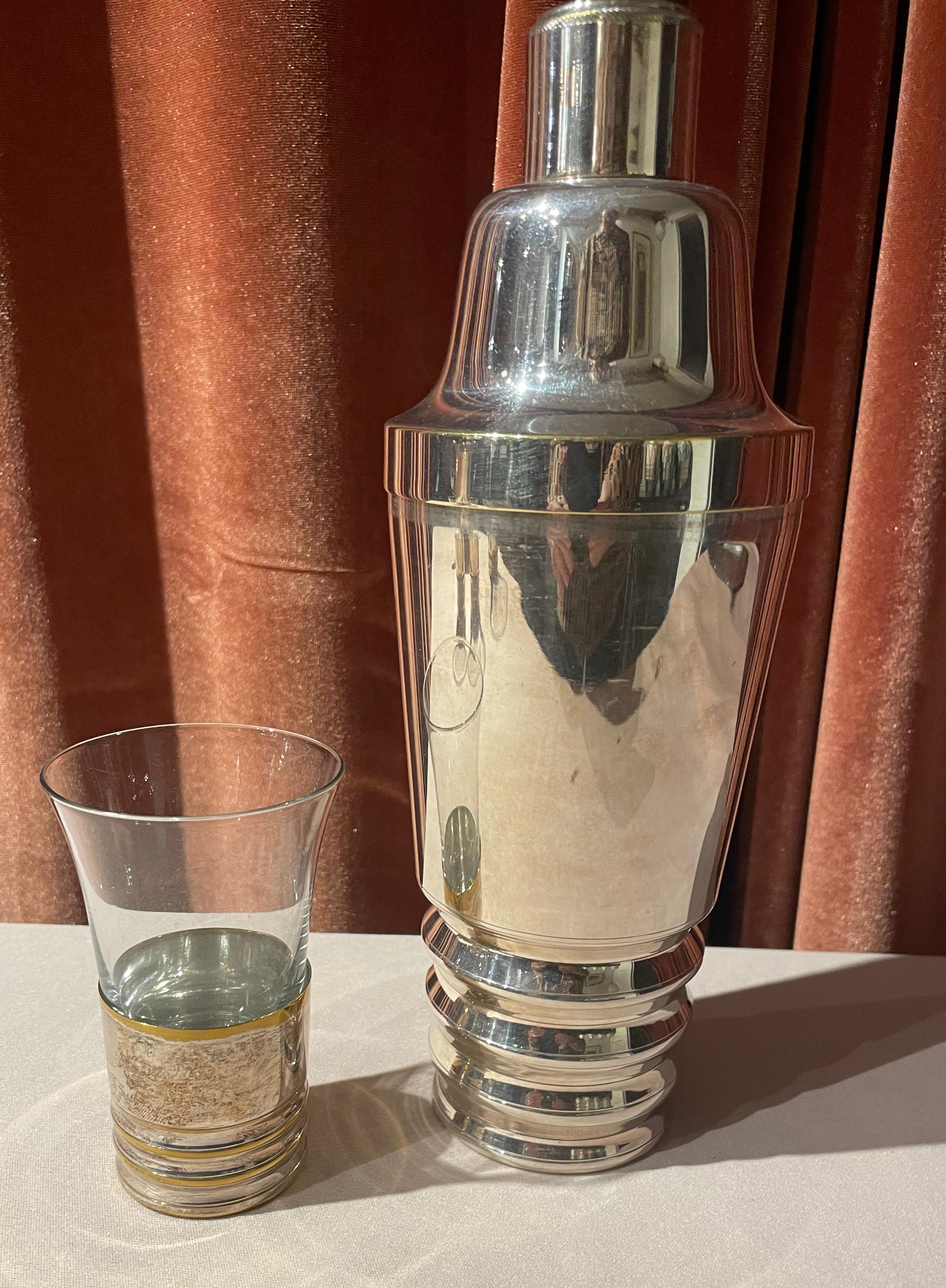Art Deco Cocktail Shaker Matching Glasses and Ice Bucket Silver Plate In Good Condition For Sale In Oakland, CA