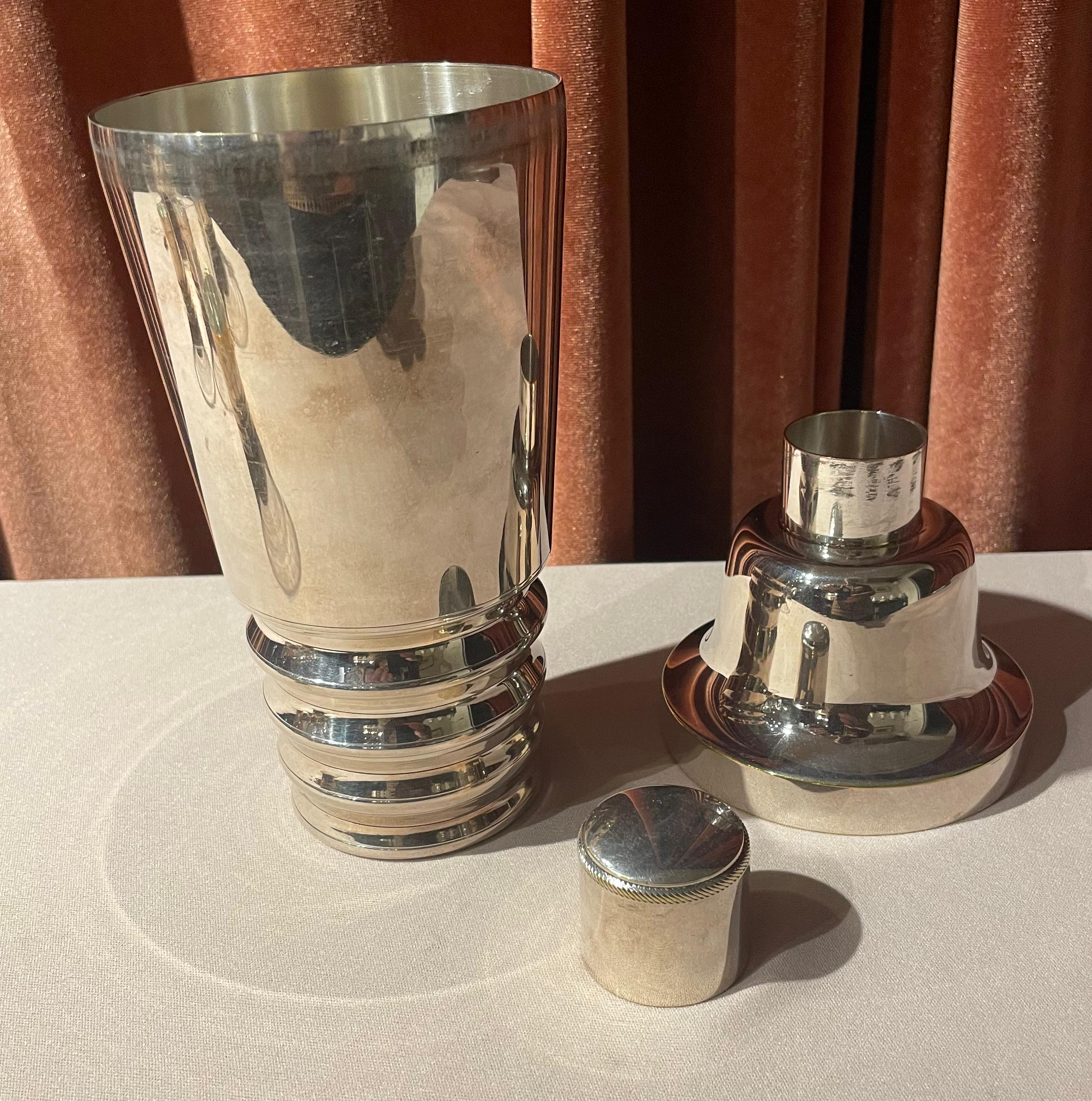 Art Deco Cocktail Shaker Matching Glasses and Ice Bucket Silver Plate For Sale 1
