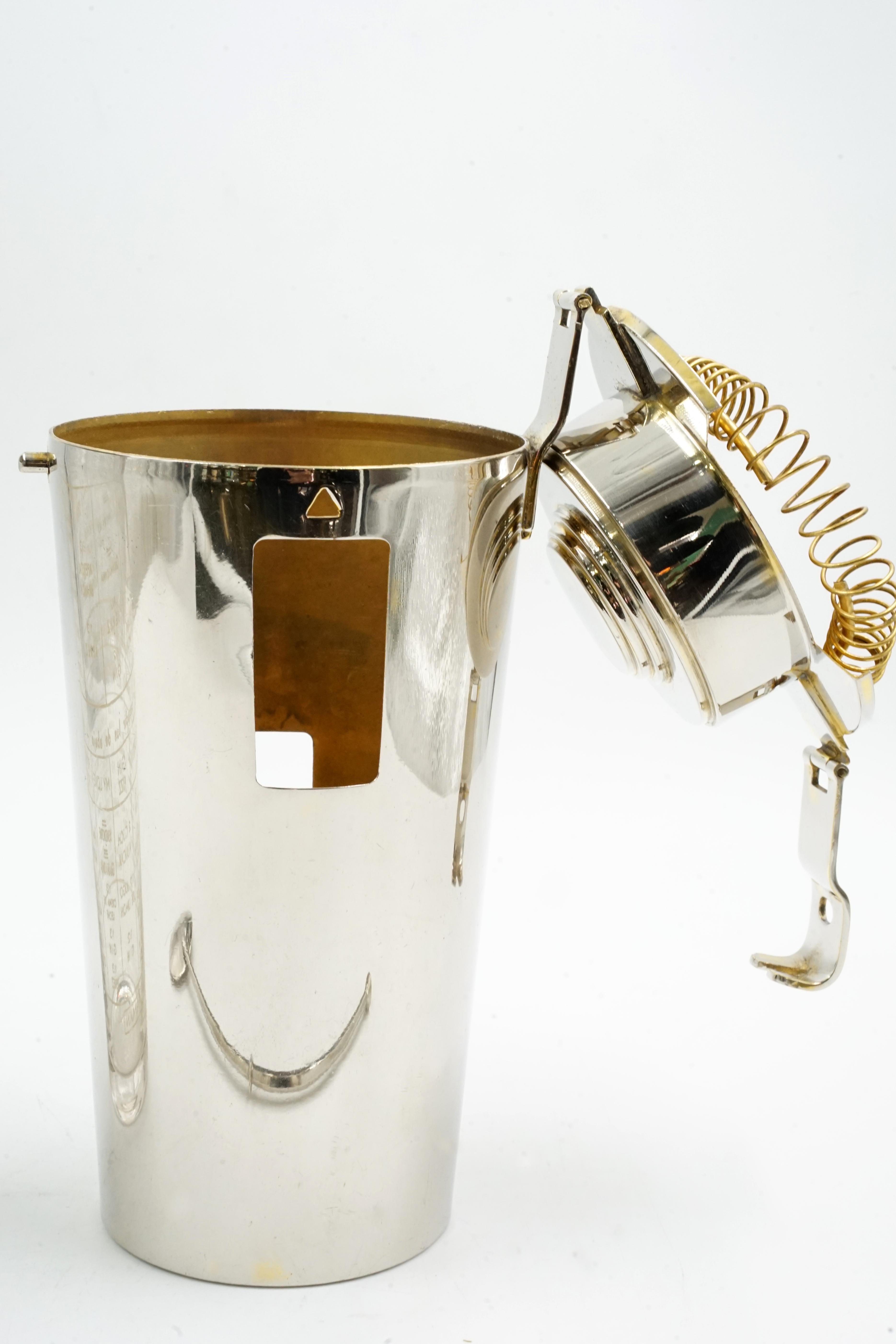 Mid-20th Century Art deco cocktail shaker model The barman For Sale