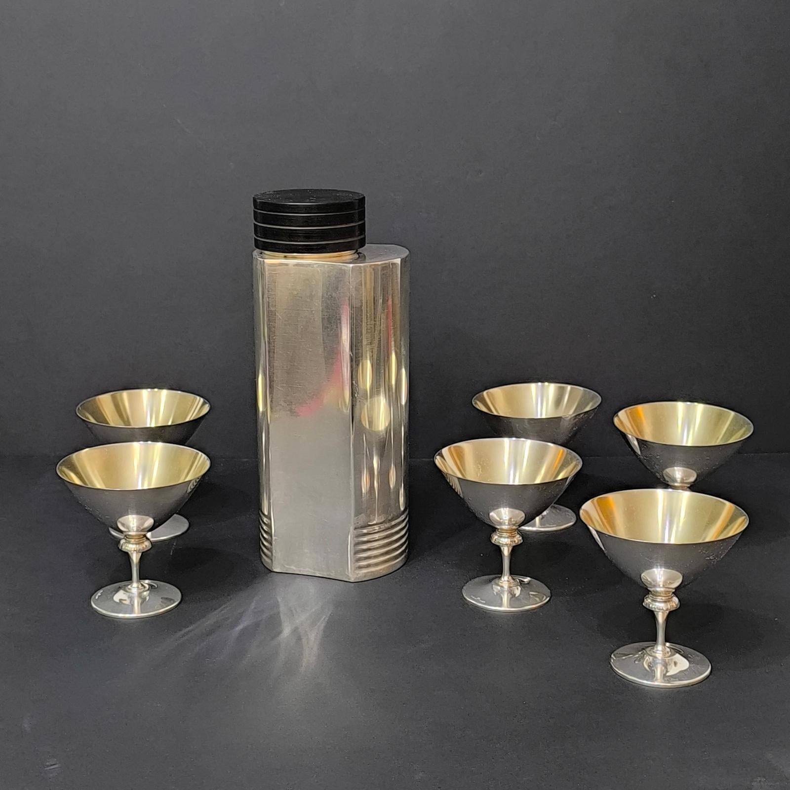 Swedish Art Deco Cocktail Shaker with 6 Martini Glasses by Folke Arström, Sweden For Sale