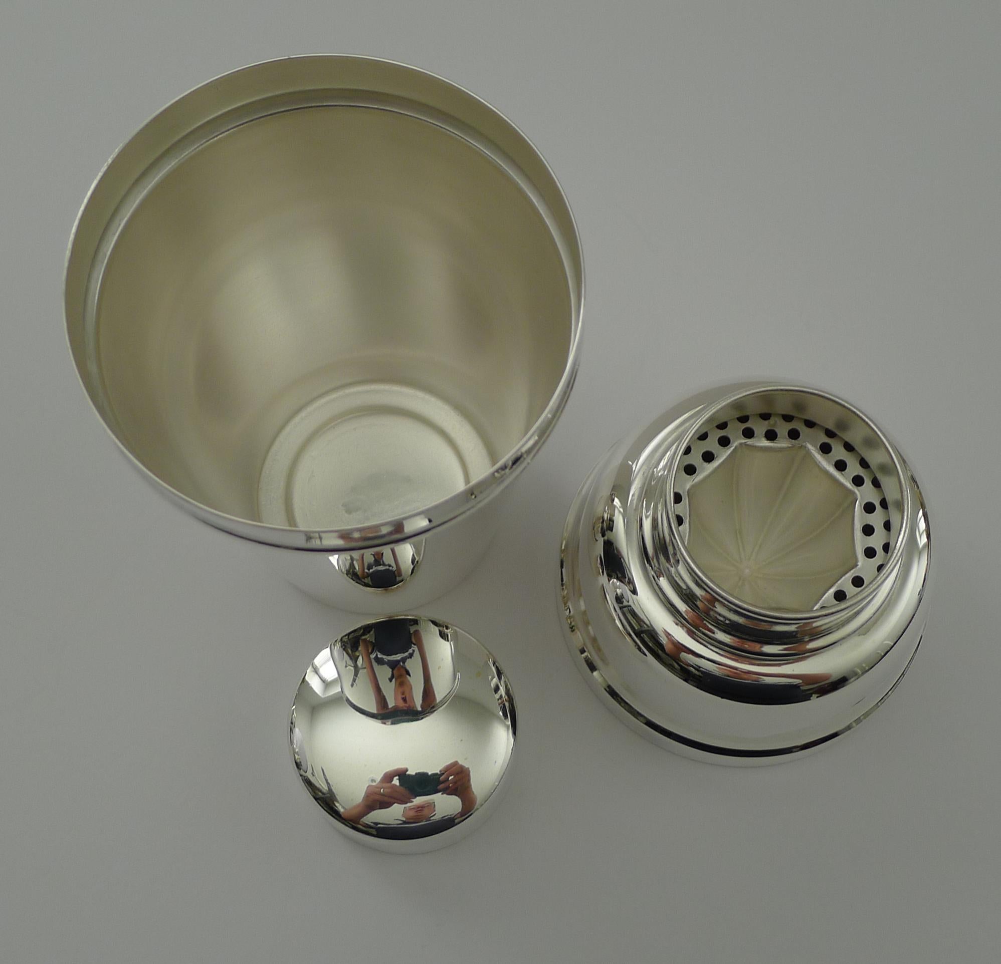 Art Deco Cocktail Shaker With Lemon Squeezer by Mappin & Webb 6