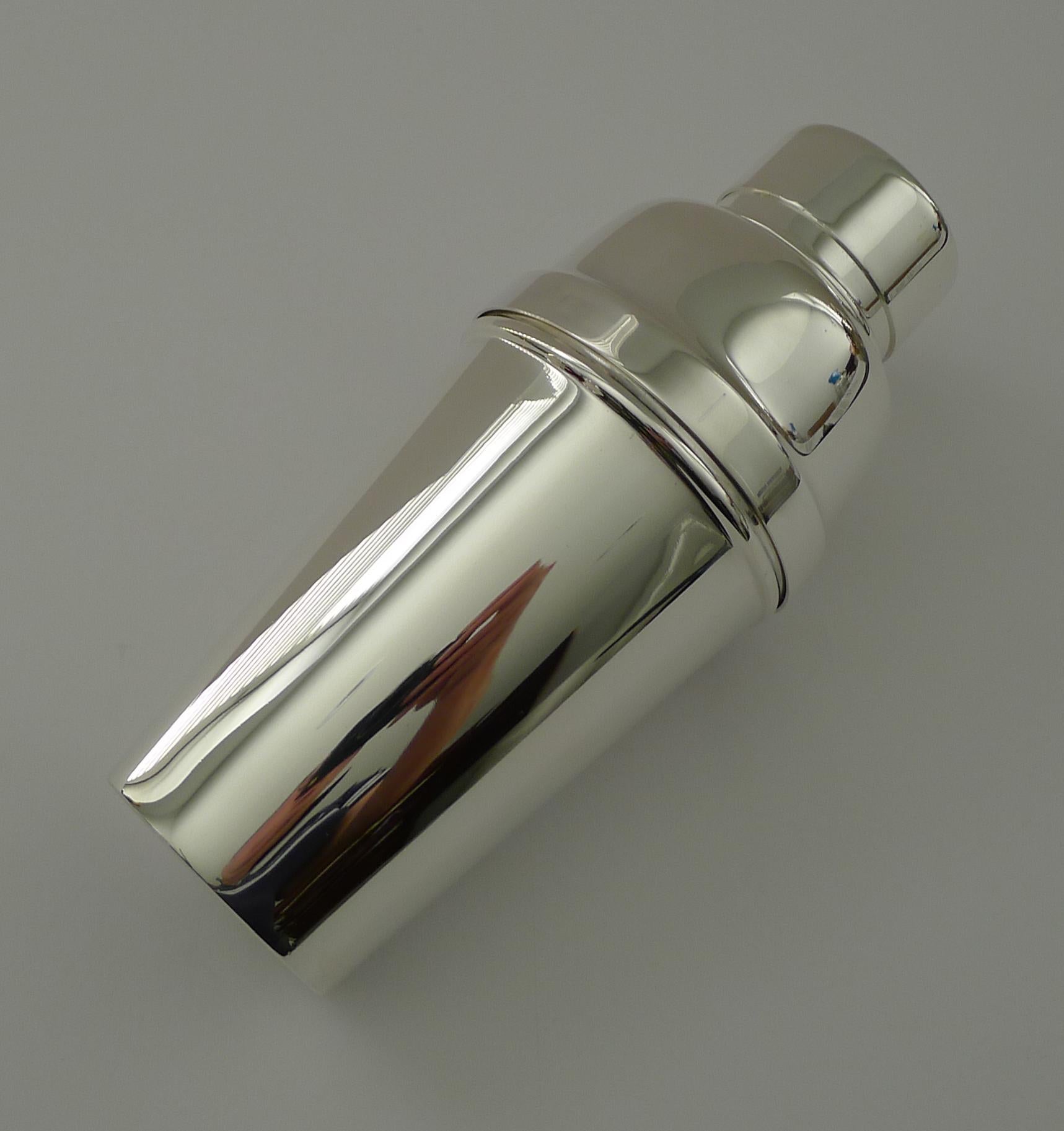 Art Deco Cocktail Shaker With Lemon Squeezer by Mappin & Webb In Good Condition In Bath, GB