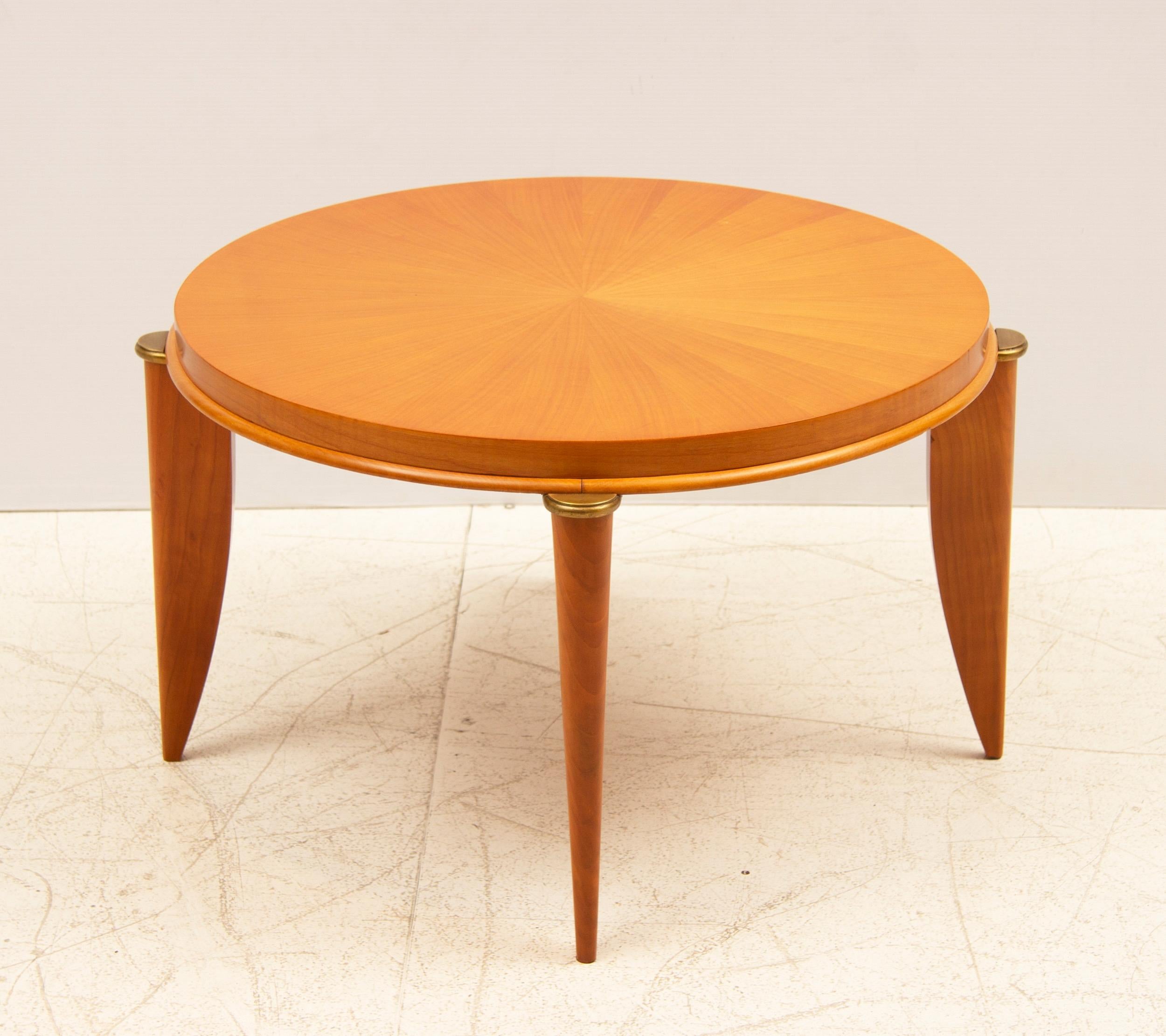 Art Deco coffee or side table.
French Art Deco Sycamore Table by Maurice Jallot.
circular side table with radial veneer and bronze detail raised on sabre shape legs.
Measures: H 41 cm, W 72 cm, D 72 cm
French, circa 1940.