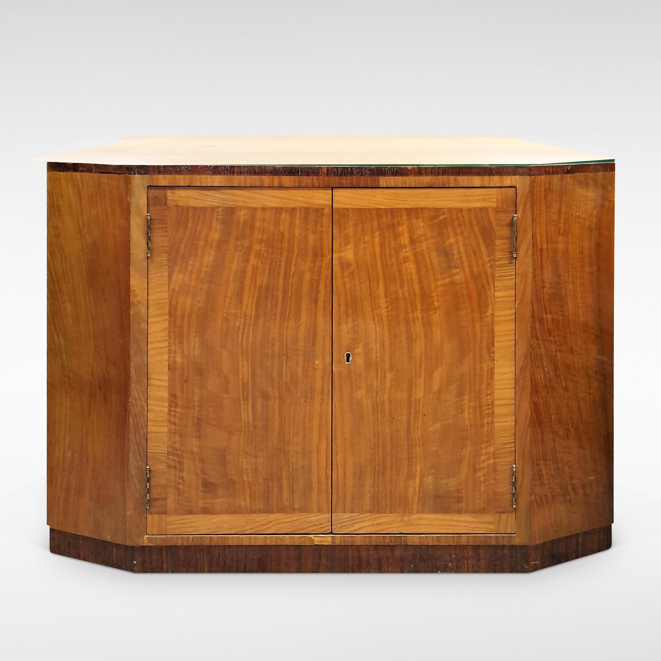 This superb quality cocktail, drinks or sherry table could well have been a design by Serge Chermayeff for Waring & Gillow. It opens on both sides as shown for storage and dispensing drinks, and is complete with bookshelves at each end,
circa 1930.