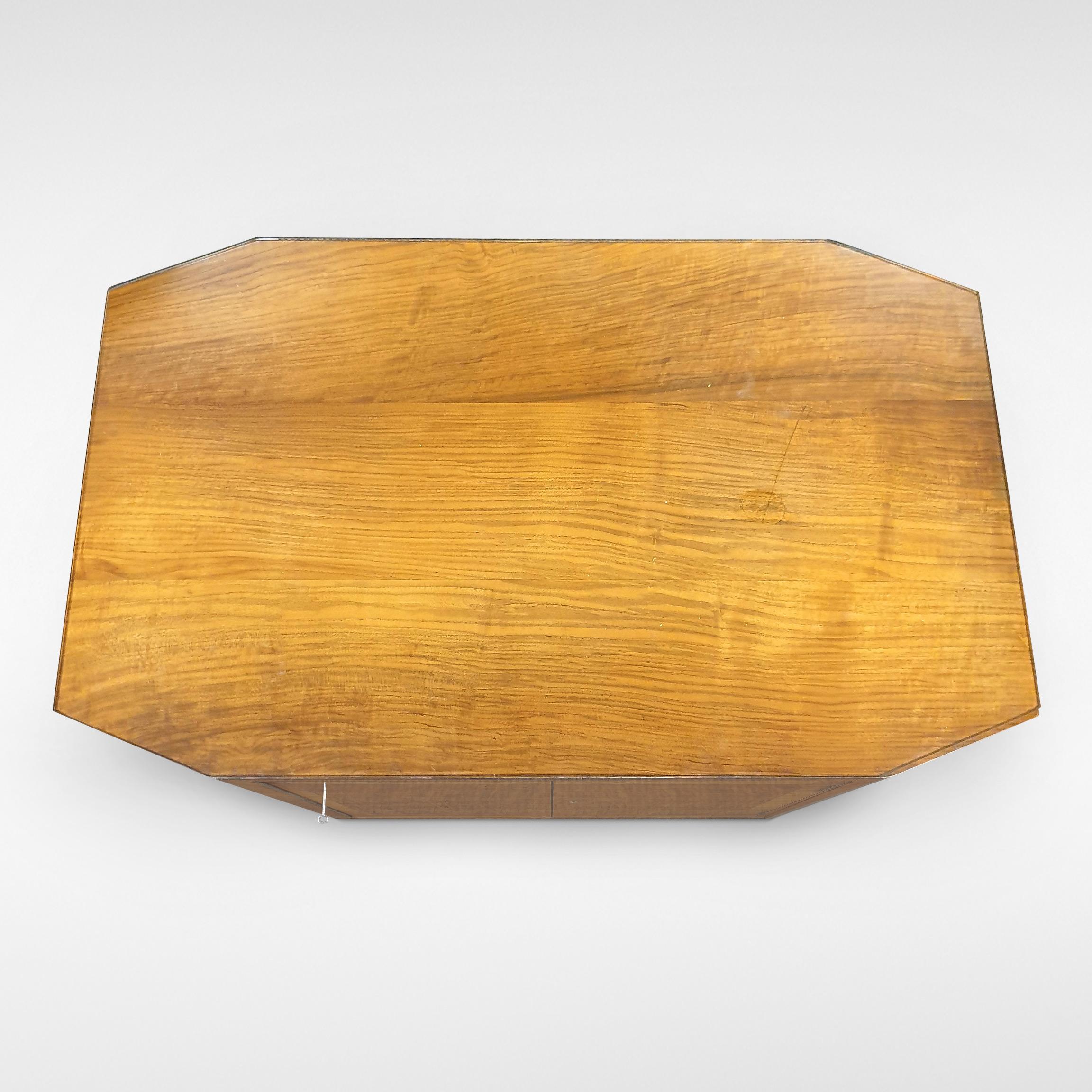 Art Deco Cocktail Table in Walnut and Macassar Ebony For Sale 3