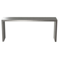 Couch- und Cocktail-Konsolentische im Art déco-Stil aus weißer Bronze in der Mitte. Gehämmert
