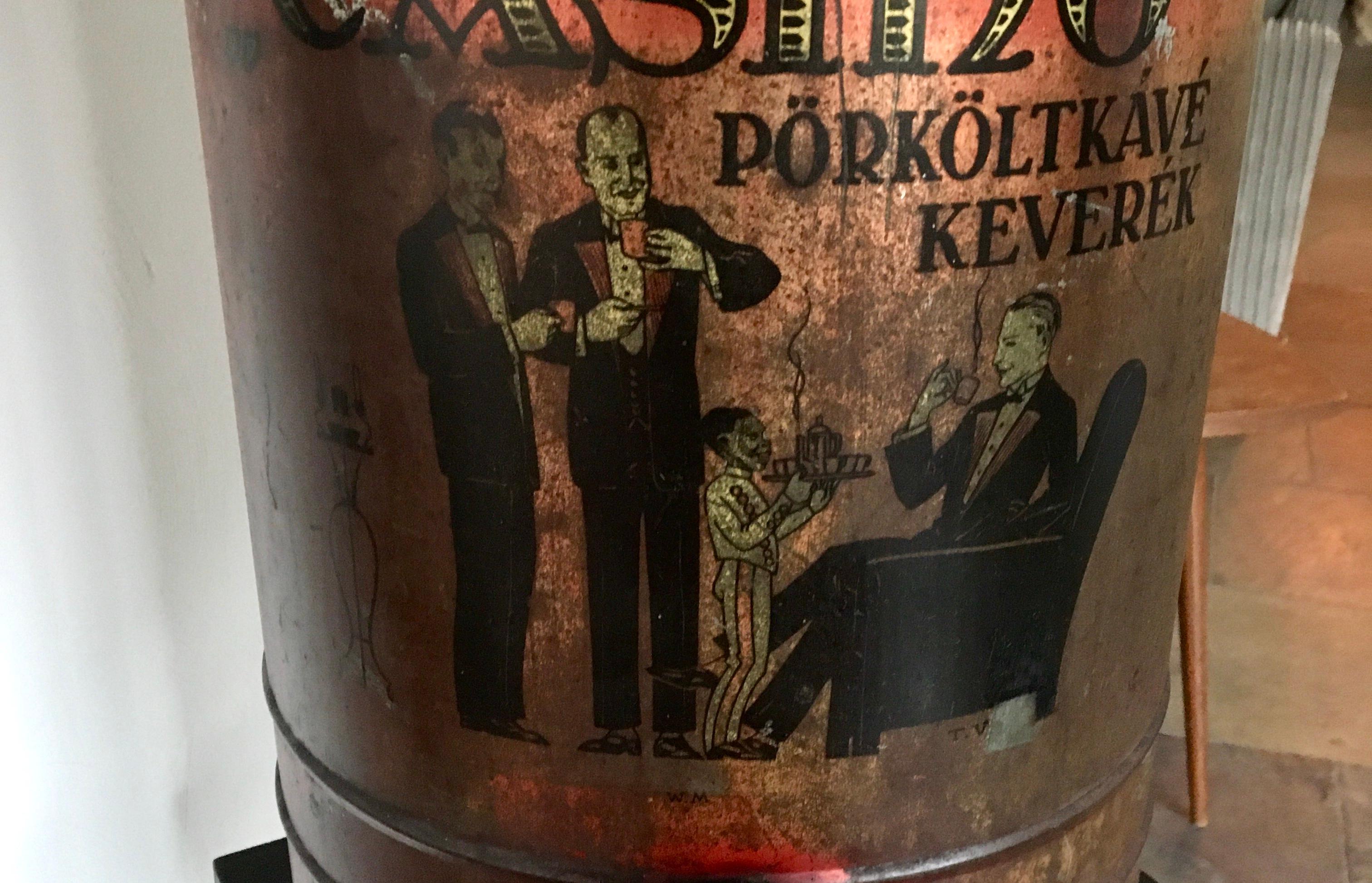 Art Deco Coffee Tin -  Coffee Dispenser - Coffee Container with gentlemen.
A red tole coffee tin with a beautiful design on it: 
3 gentleman in suit with white shirt an bow tie drinking casino coffee. 
Casino coffee is the tastiest roasted coffee !