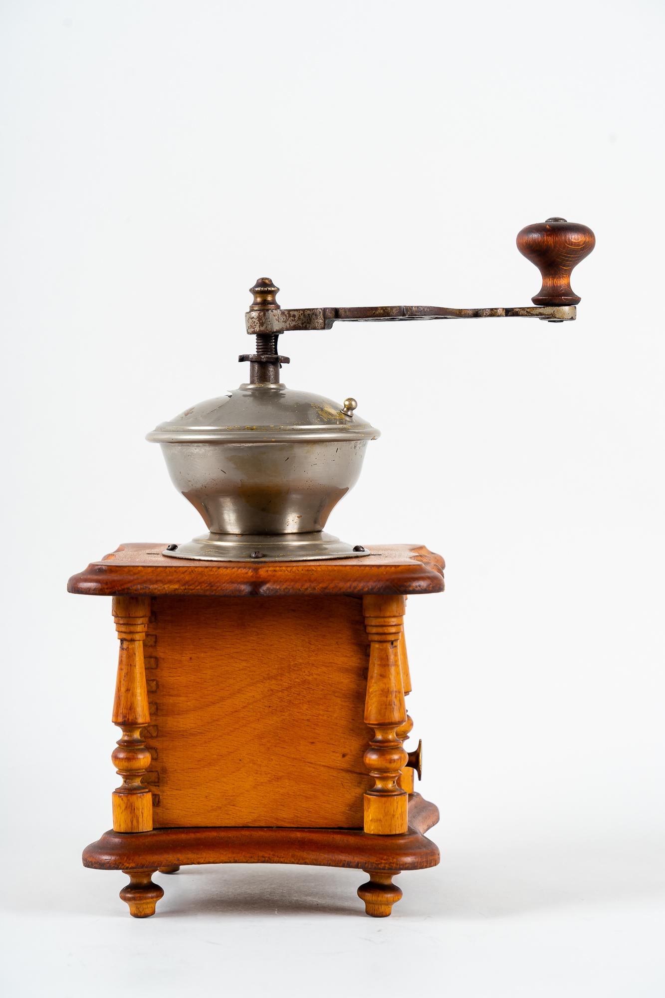 Art Deco coffee grinder vienna around 1920s
Original condition.