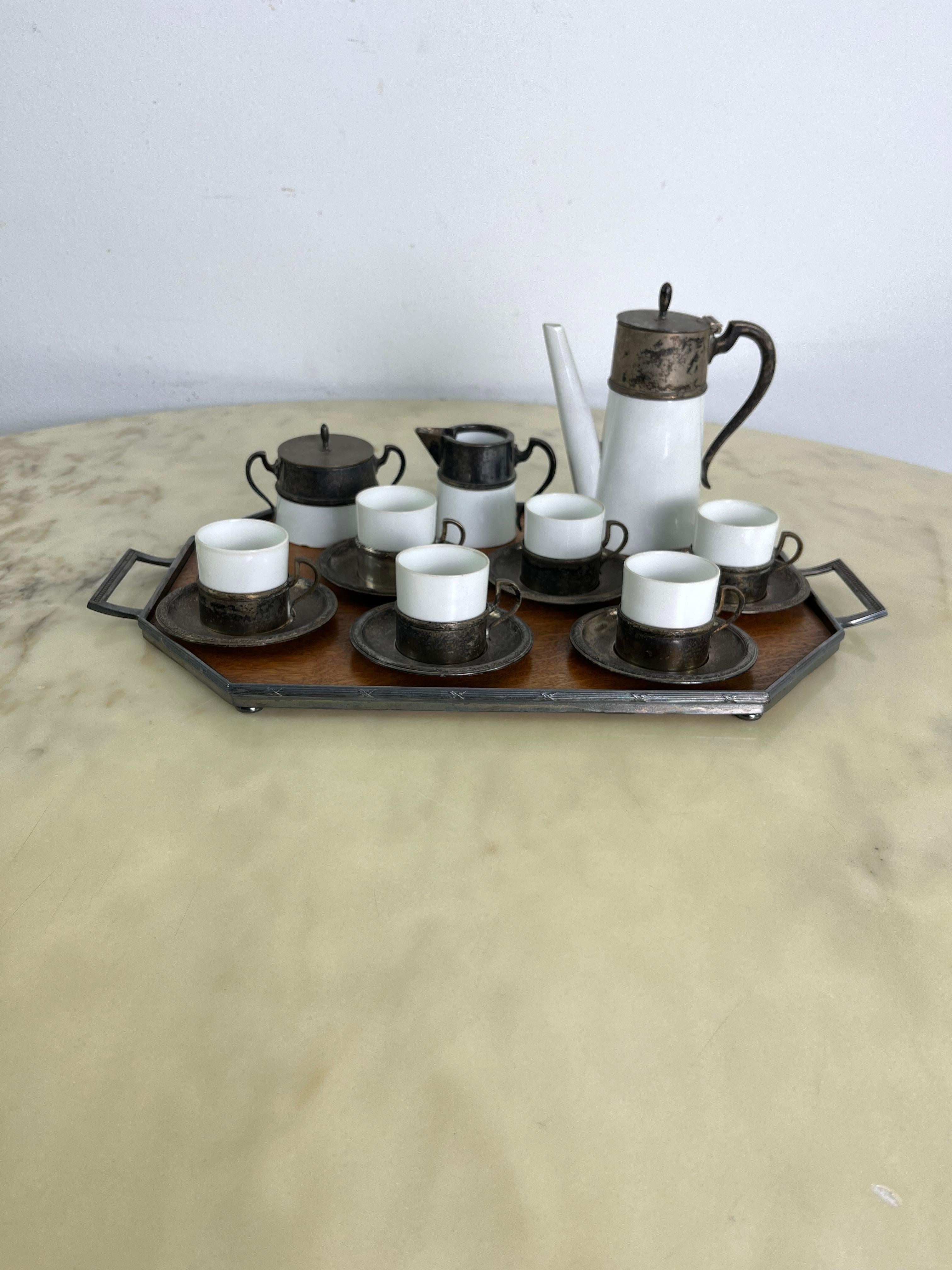 Art Deco coffee set for six in ceramic, metal and wood 1940s
The tray is 41 cm wide (48 cm including the handles). Small chips.