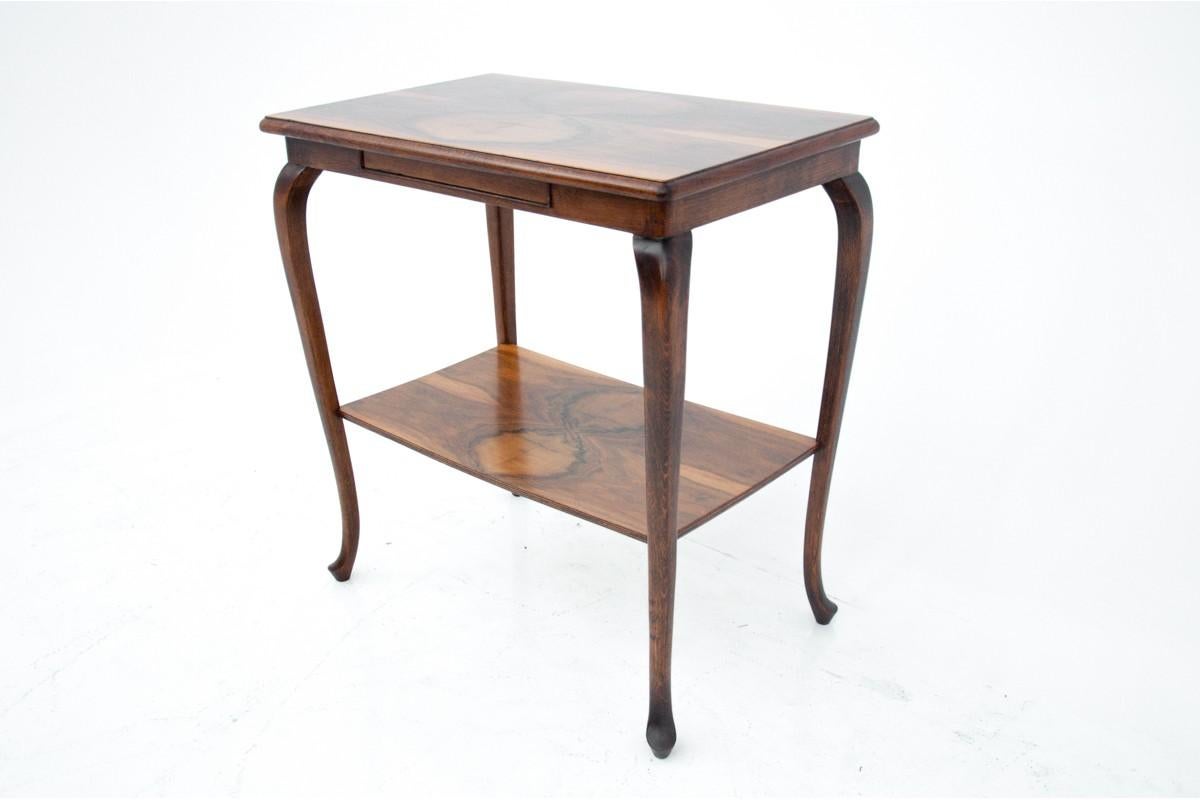 Coffee table in the Art Deco style, made of walnut wood.

Made in Poland in the 1960s

Very good condition, after professional renovation.

Measures: height 84 cm, width 80, depth 51 cm.