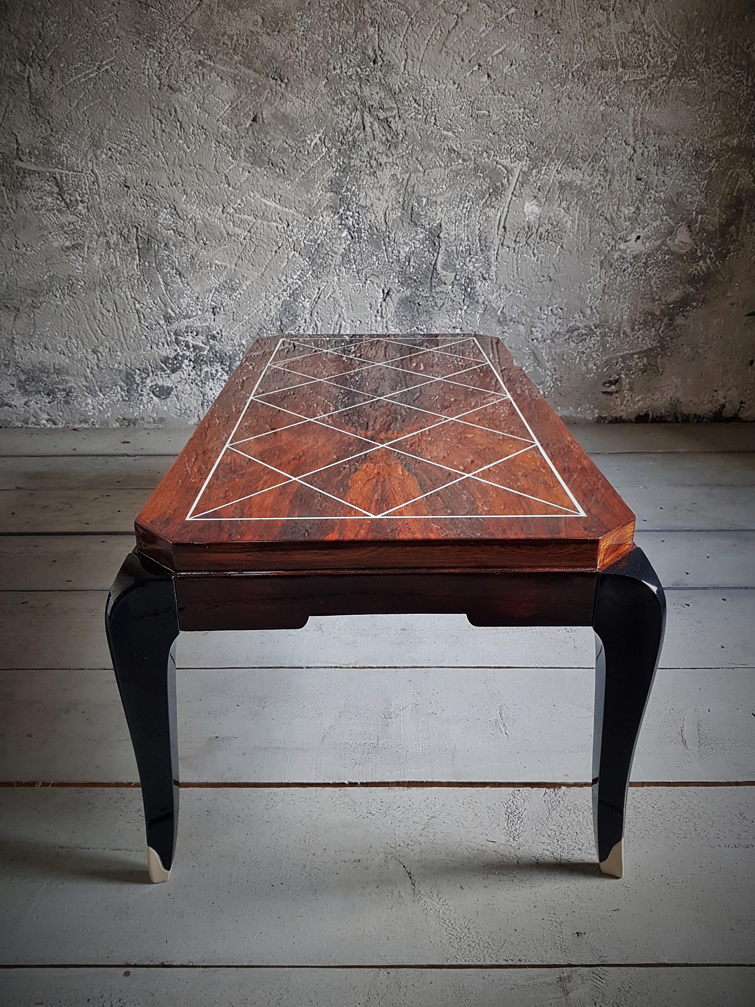 Bois Table basse Art Déco, signée, France 1935 en vente