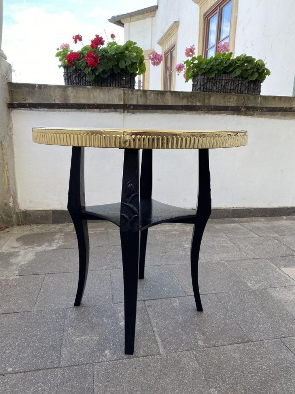 Oriental table with wrought brass plate after complete reconstruction, wrought brass plate with Arabic script and characters that were characteristic of the Art Deco period. Roughly stylized tulip flowers on the legs.