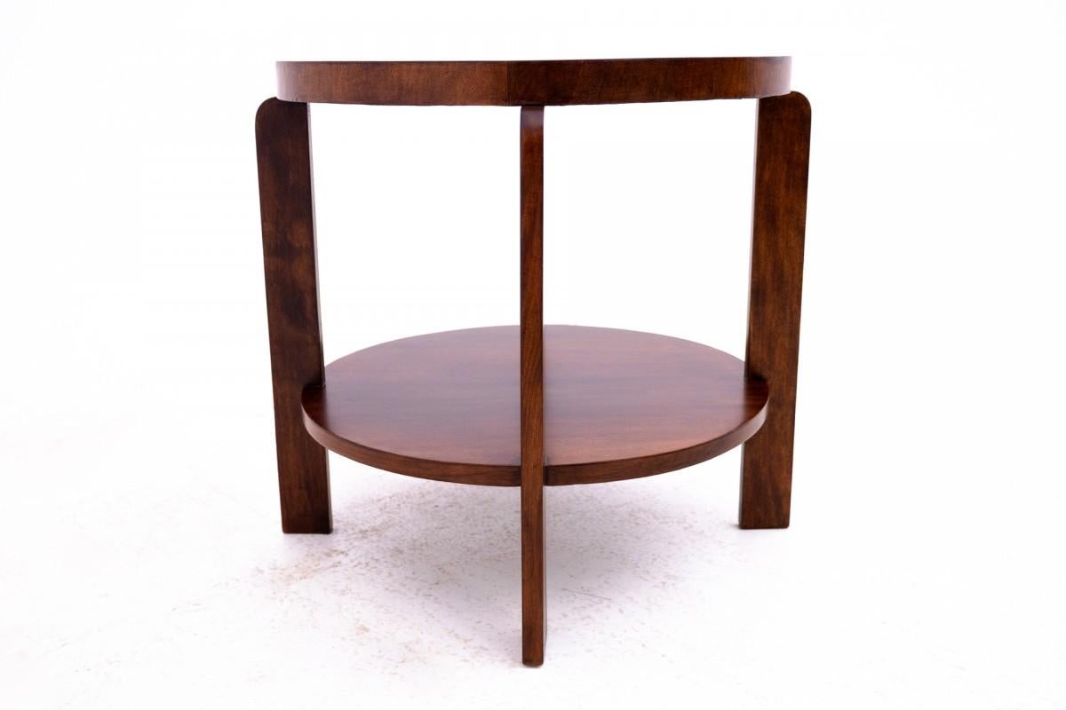 Walnut Art Deco coffee table, France, 1930s.