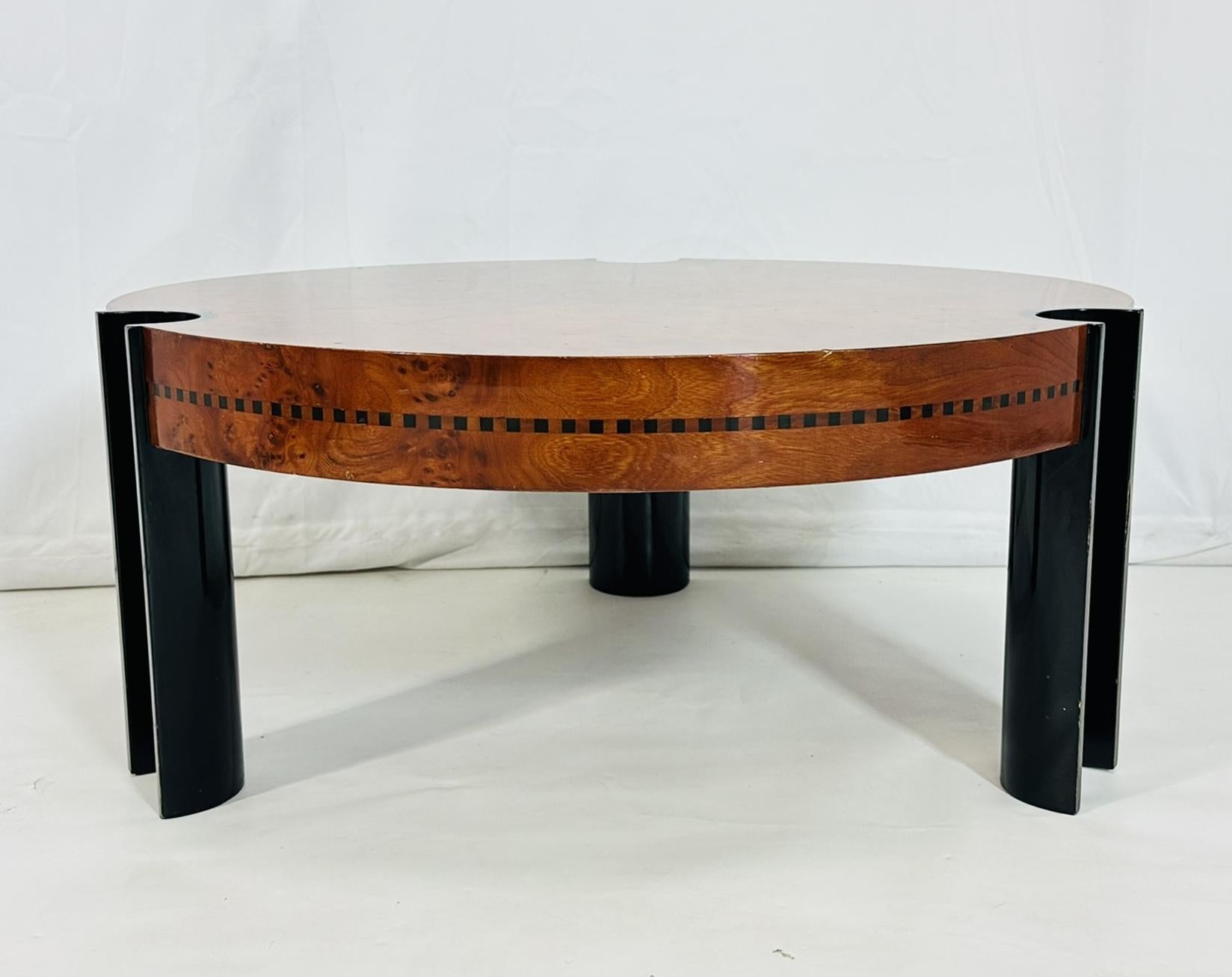 Stunning coffee table in burlwood and lacquered legs designed and manufactured in France in the 1940's.

The table is a beautiful example of the Art Deco area, the table has three wooden legs with a lacquered finish.

The table is a great addition