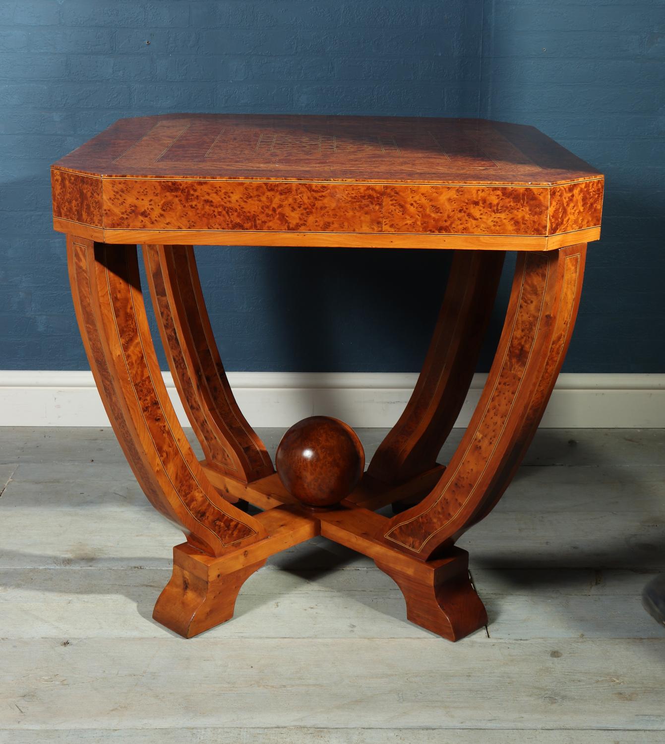 Art Deco Coffee Table in Burr Yew, circa 1930 In Excellent Condition For Sale In Paddock Wood, Kent