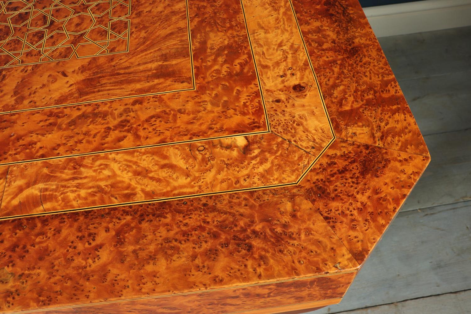 Art Deco Coffee Table in Burr Yew, circa 1930 For Sale 2