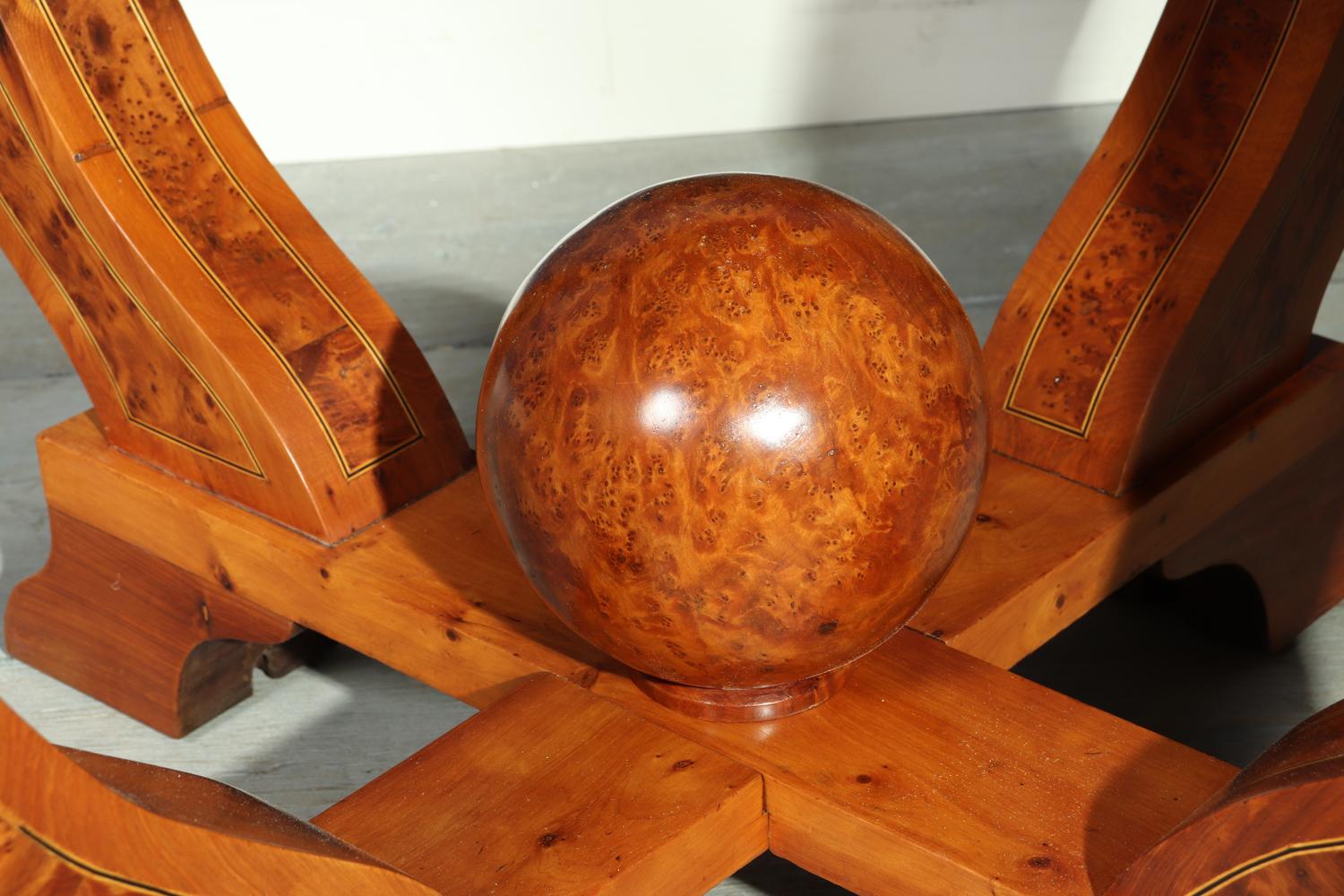 Art Deco Coffee Table in Burr Yew, circa 1930 For Sale 3