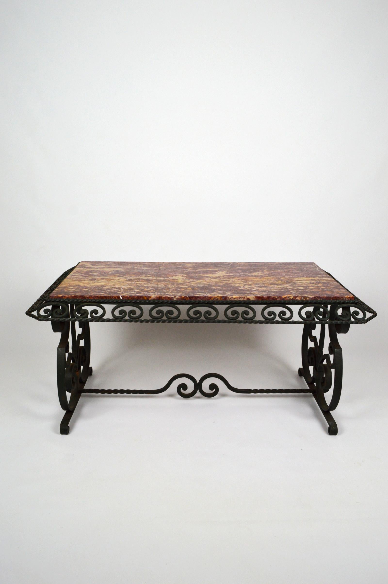 Art Deco Coffee Table in Marble and Wrought Iron, France, circa 1940 In Good Condition For Sale In VÉZELAY, FR