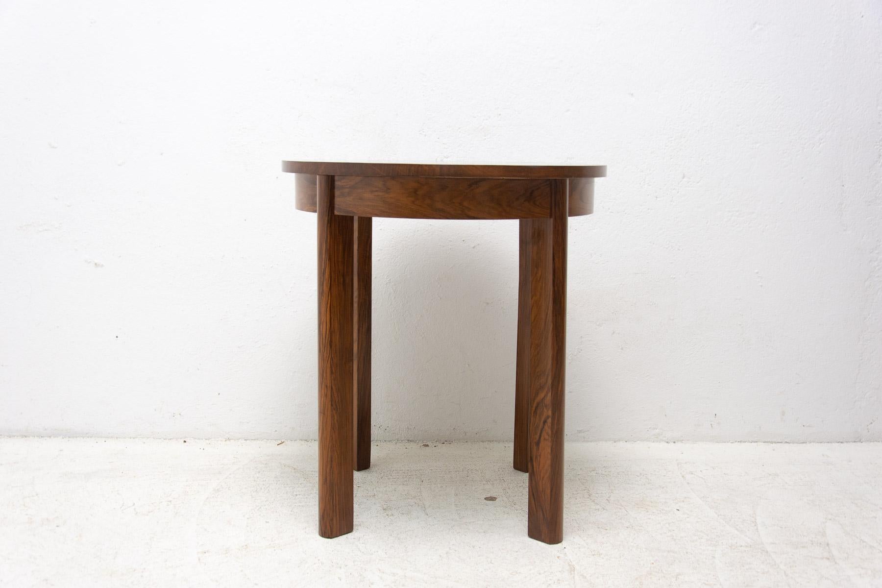  ART DECO coffee table in valnut, Czechoslovakia, 1940´s For Sale 7