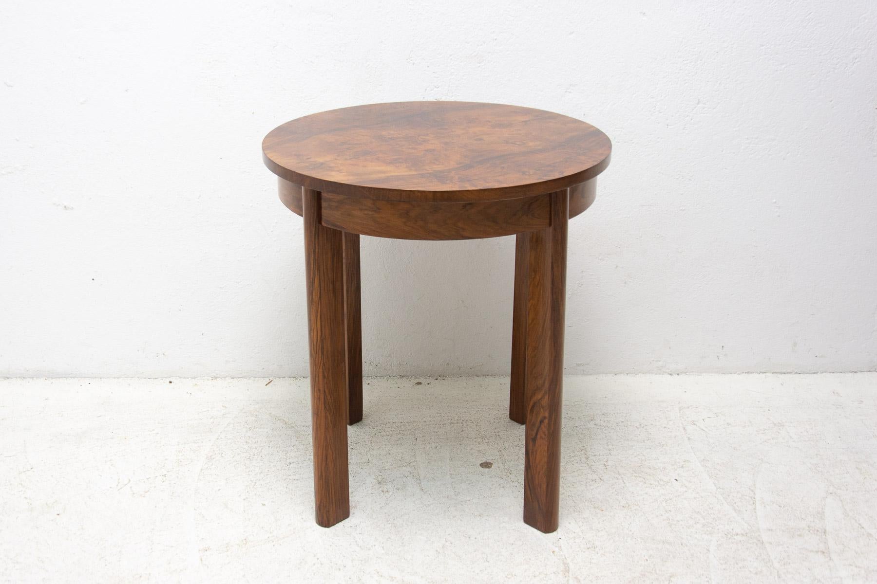  ART DECO coffee table in valnut, Czechoslovakia, 1940´s For Sale 8