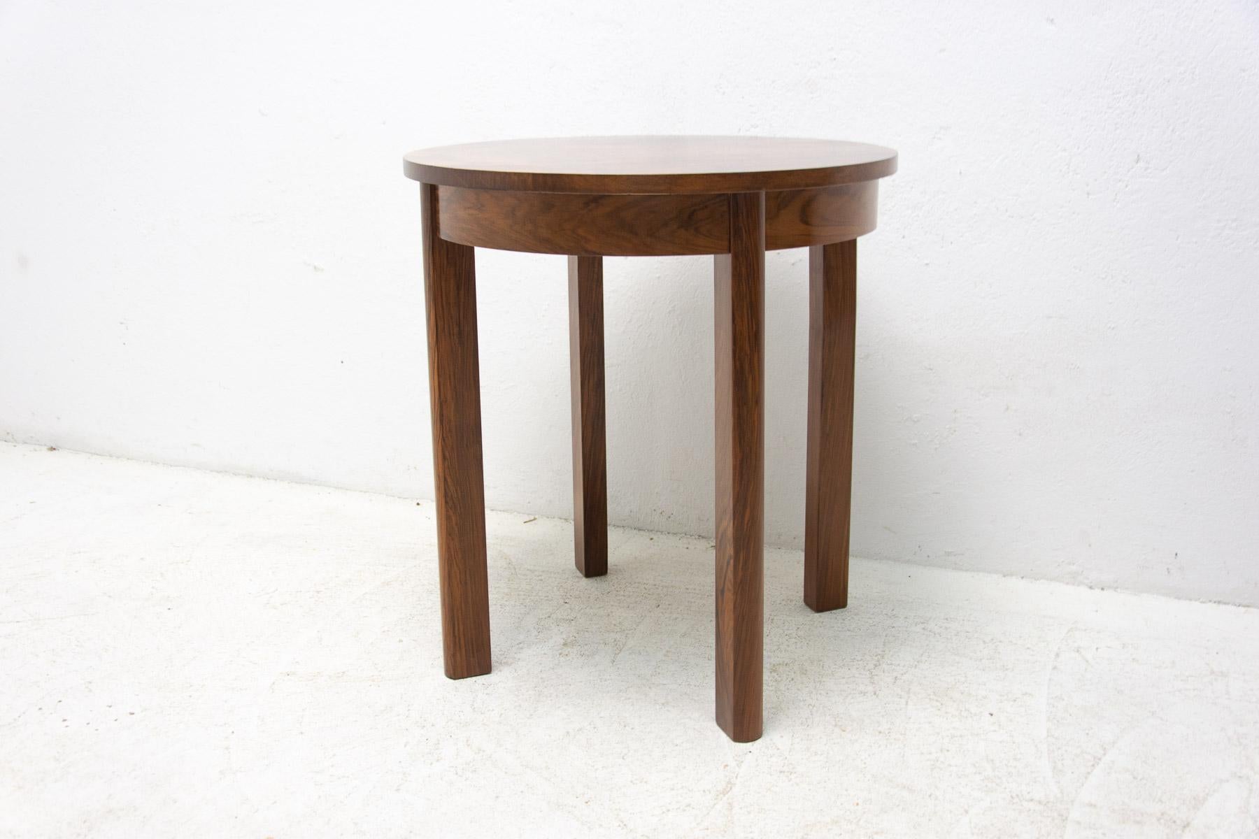 Wood  ART DECO coffee table in valnut, Czechoslovakia, 1940´s For Sale