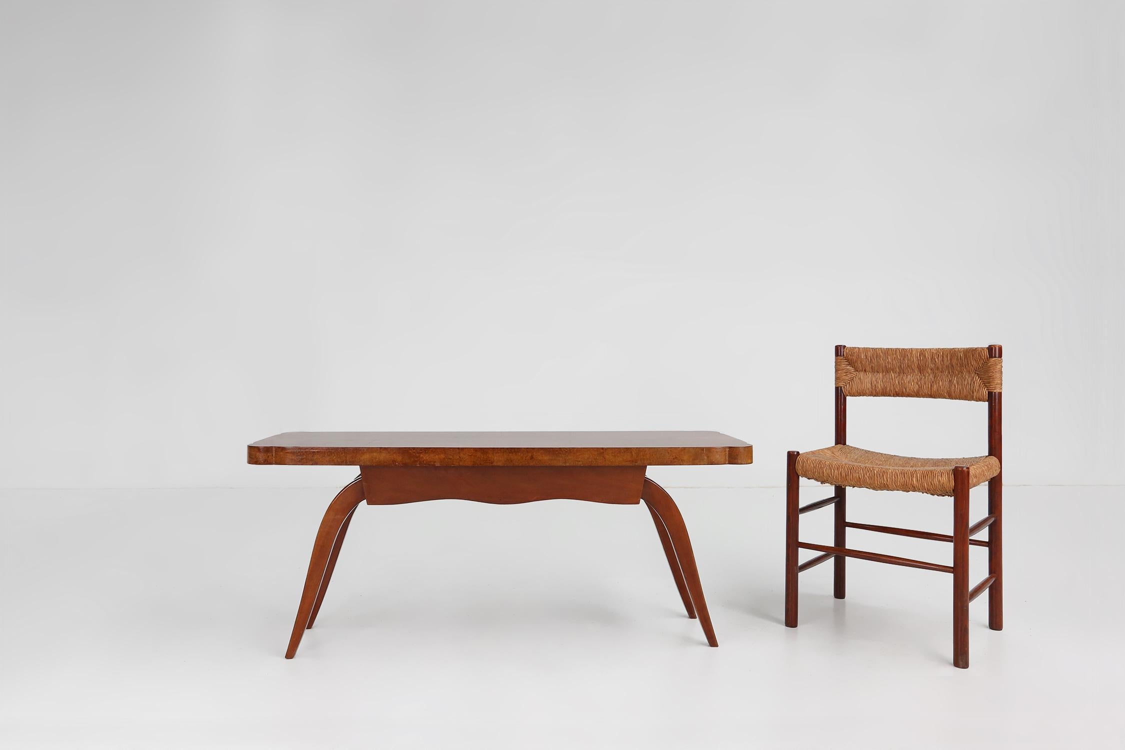 Belgium / 1930 / coffee table / wood / Art Deco

Elegant coffee table with tick veneer top and arched “wishbone” shaped legs, made in Belgium around 1930. With beautiful wood patterns on the top. This table has some small wear marks due to age.
