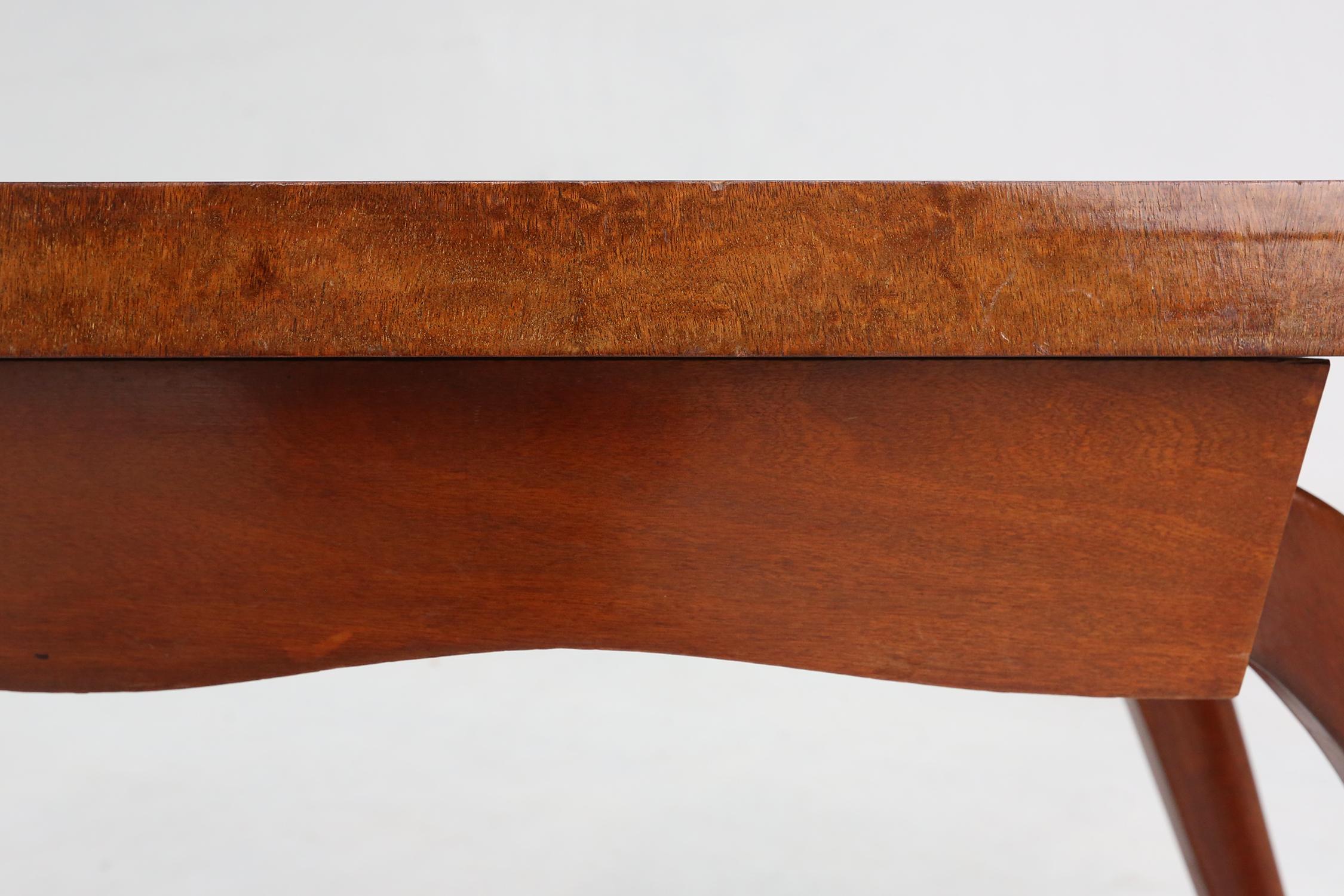 Art Deco coffee table in wood with organic legs, Belgium ca. 1930 In Good Condition In Meulebeke, BE