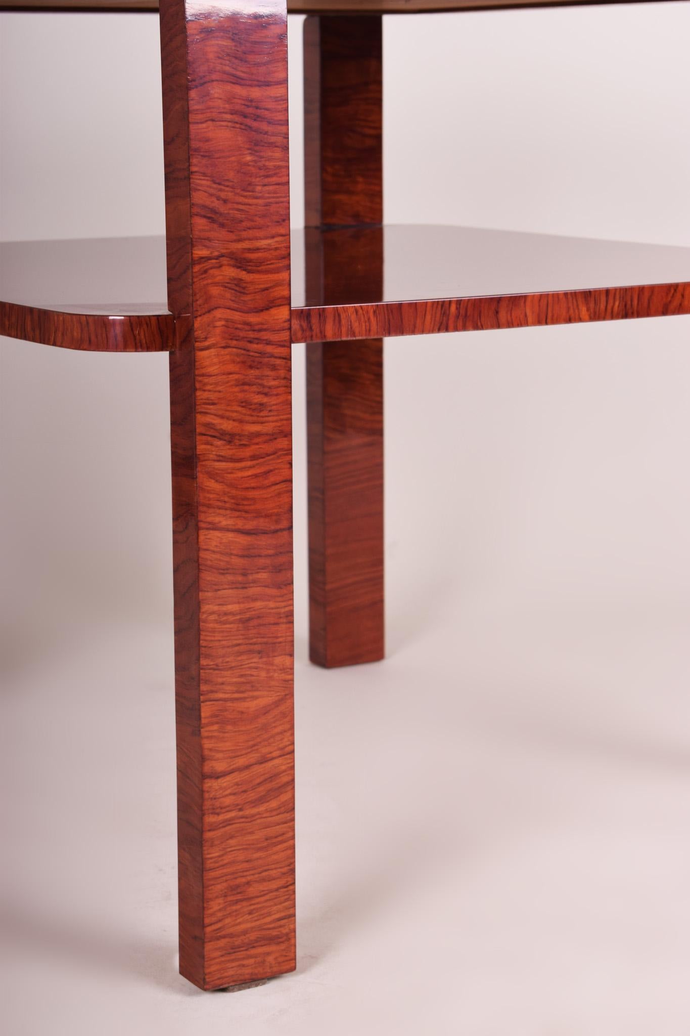 Début du 20ème siècle Table basse Art Déco, fabriquée à partir de Palisandr, République tchèque, années 1920, entièrement restaurée en vente