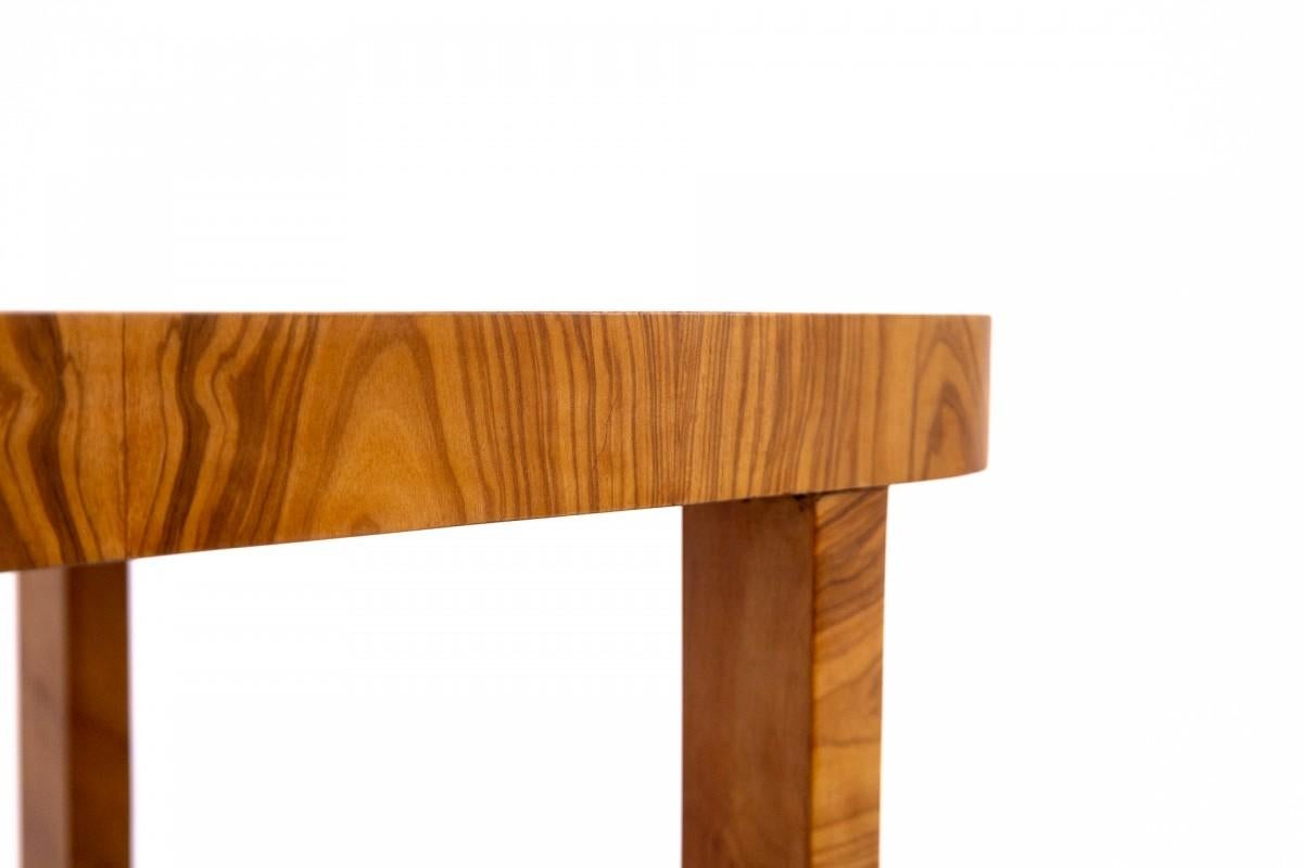 Noyer Table basse Art déco, Pologne, vers 1950. en vente