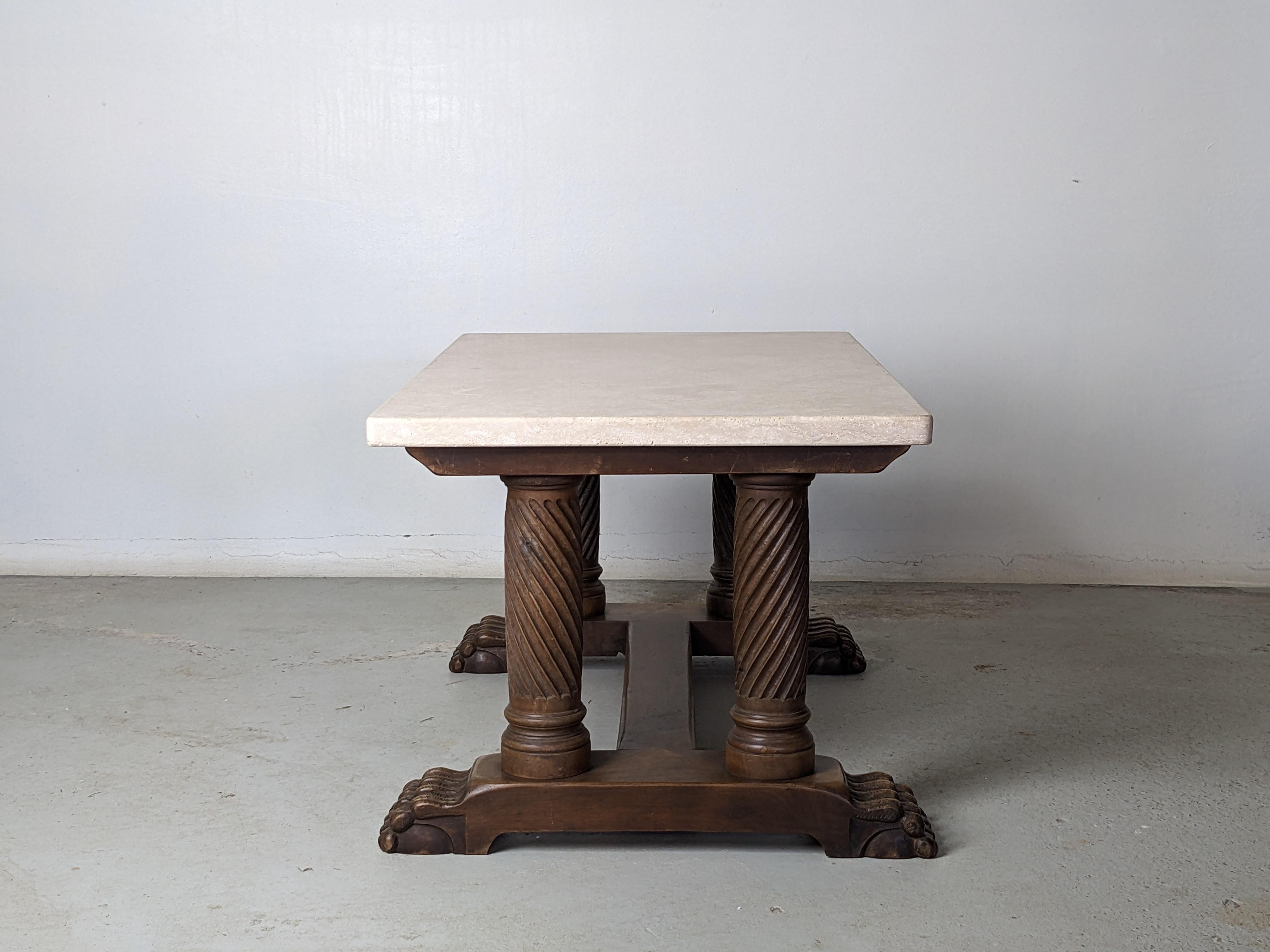 Travertin Table basse Art Déco, base en bois sculpté et plateau en travertin, France, années 1940 en vente