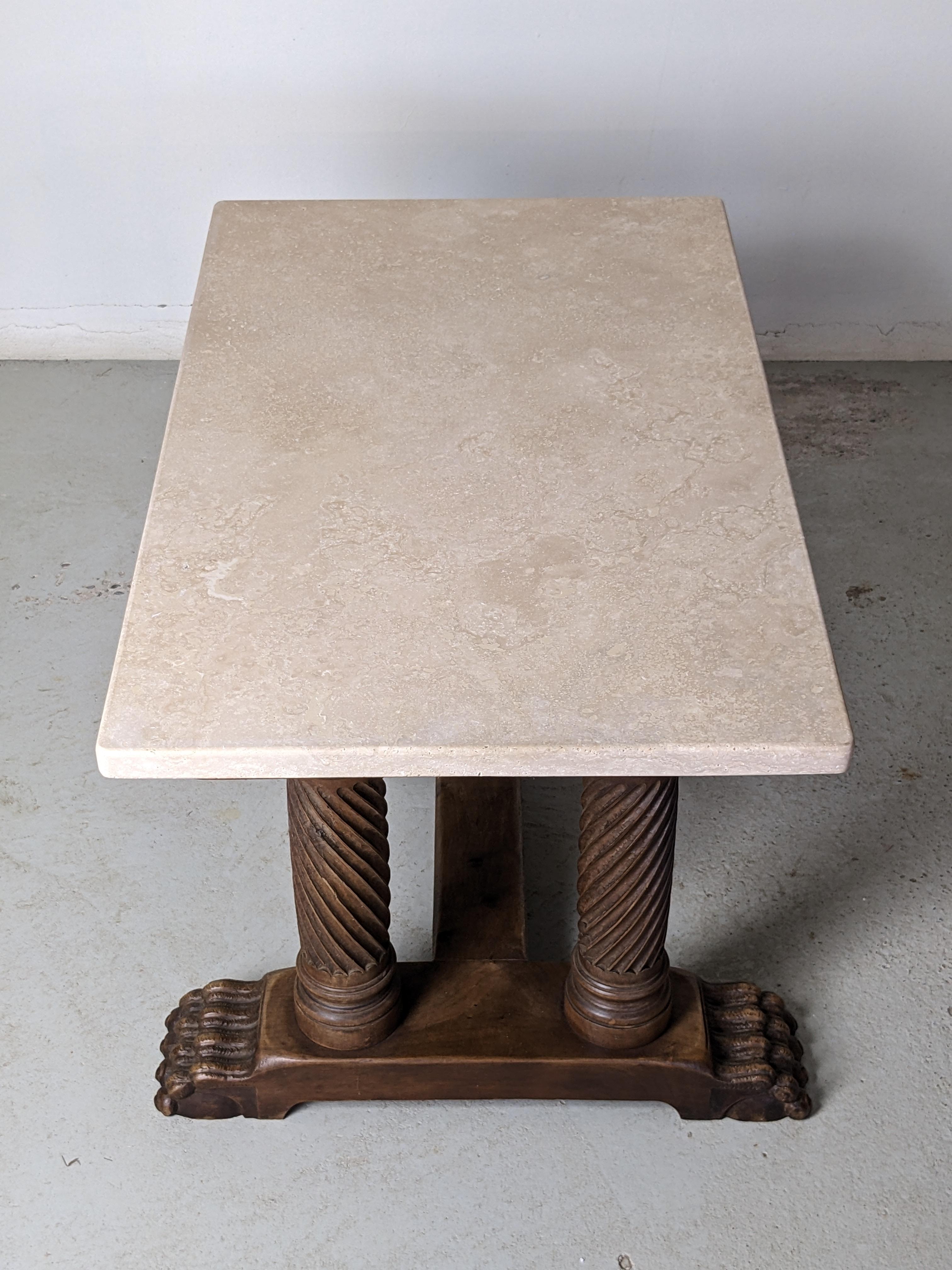 Table basse Art Déco, base en bois sculpté et plateau en travertin, France, années 1940 en vente 1