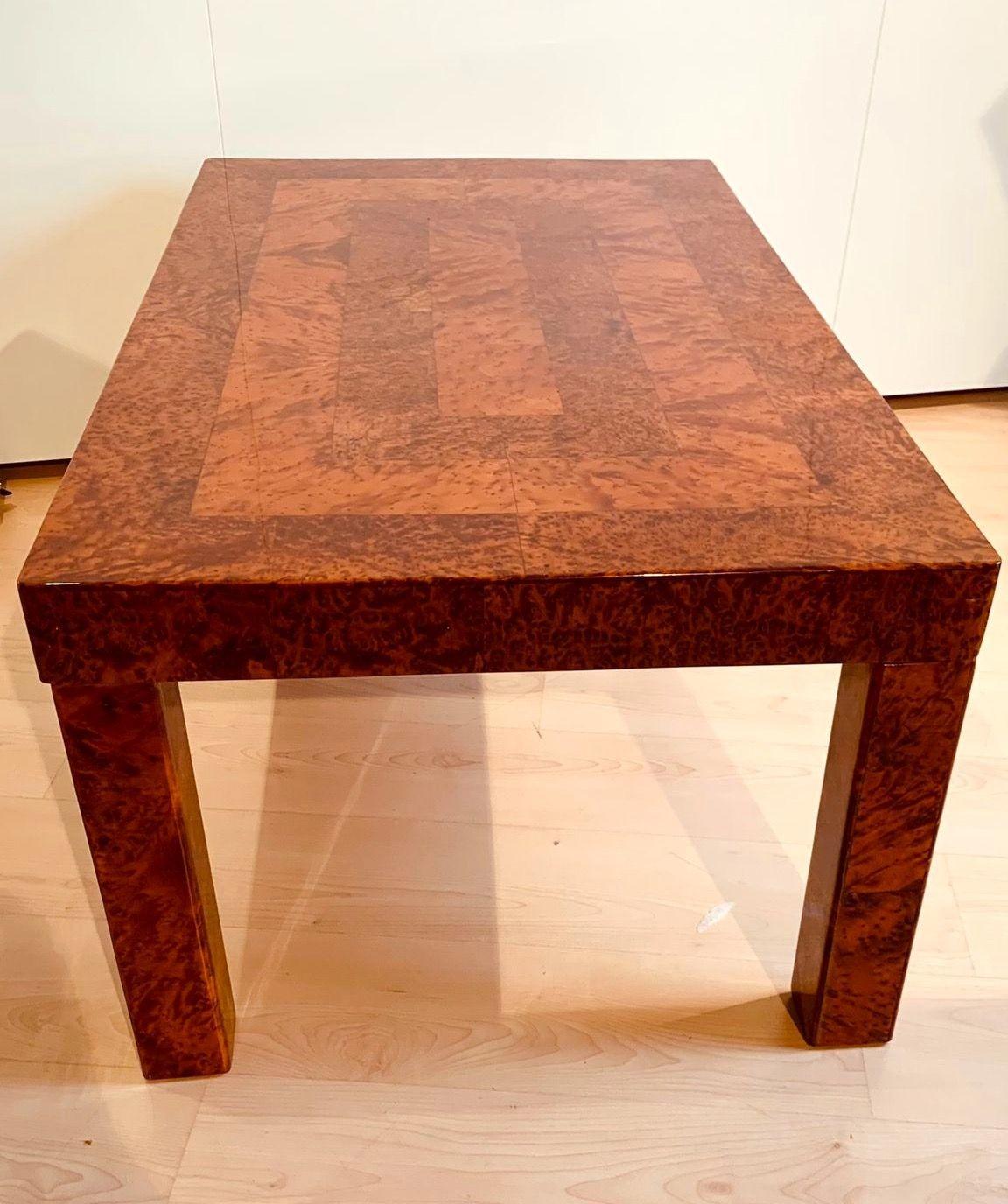 Table basse Art Déco, placage de loupe de thuya, laque, France circa 1930 en vente 5