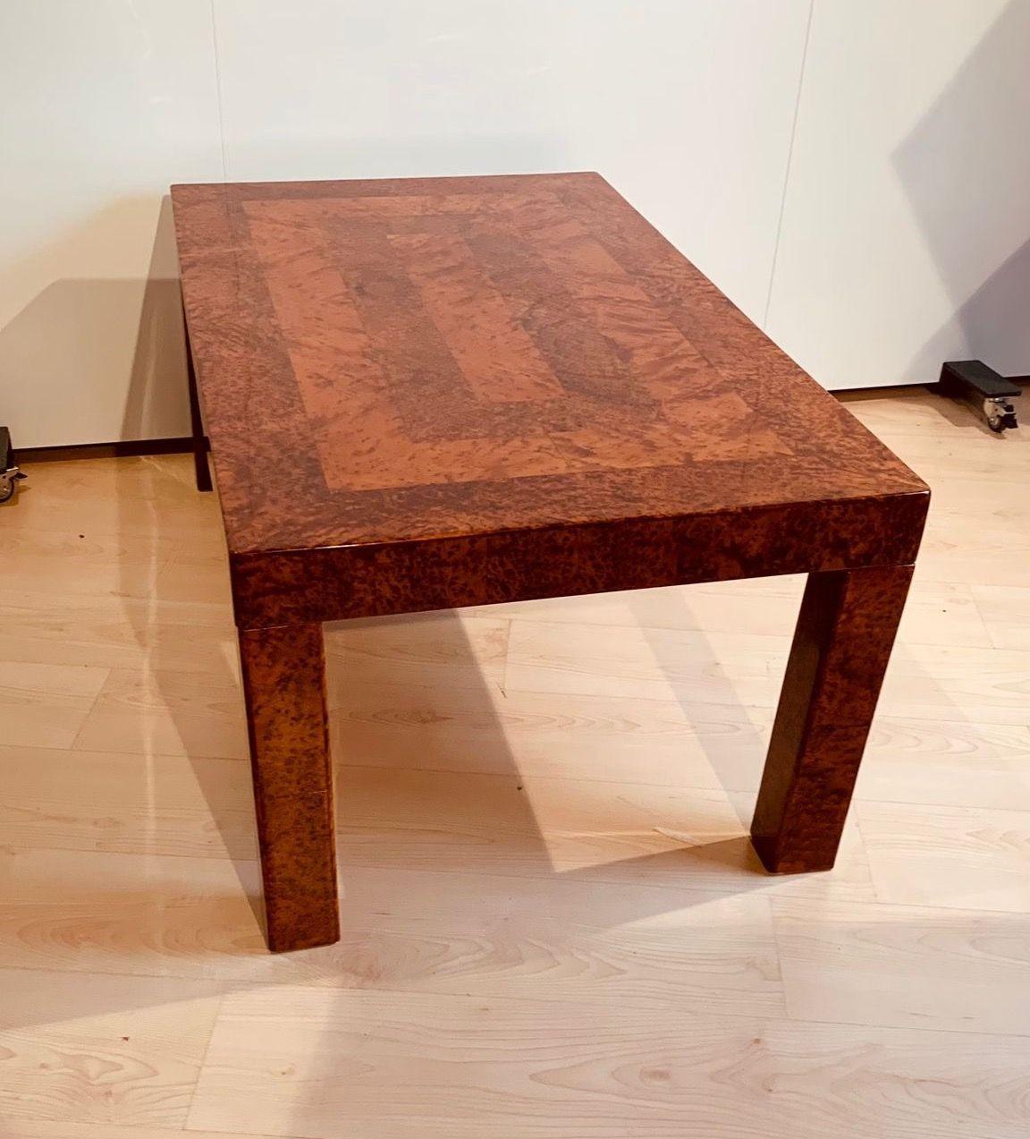 Table basse Art Déco, placage de loupe de thuya, laque, France circa 1930 en vente 8