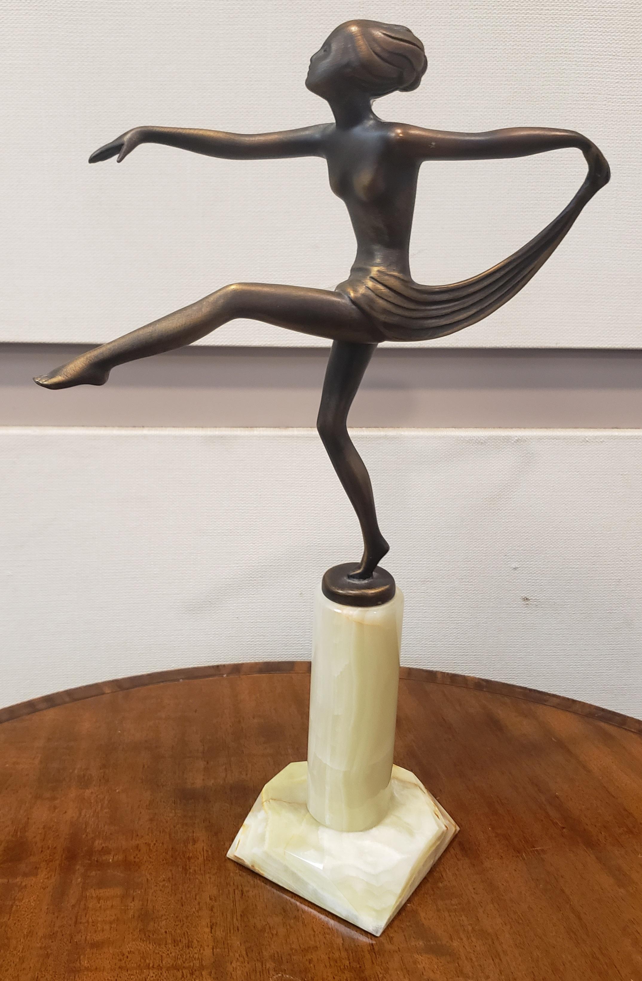 Autrichien Sculpture Art déco en bronze peinte à froid intitulée « Scarf Dancer » de Josef Lorenzl en vente