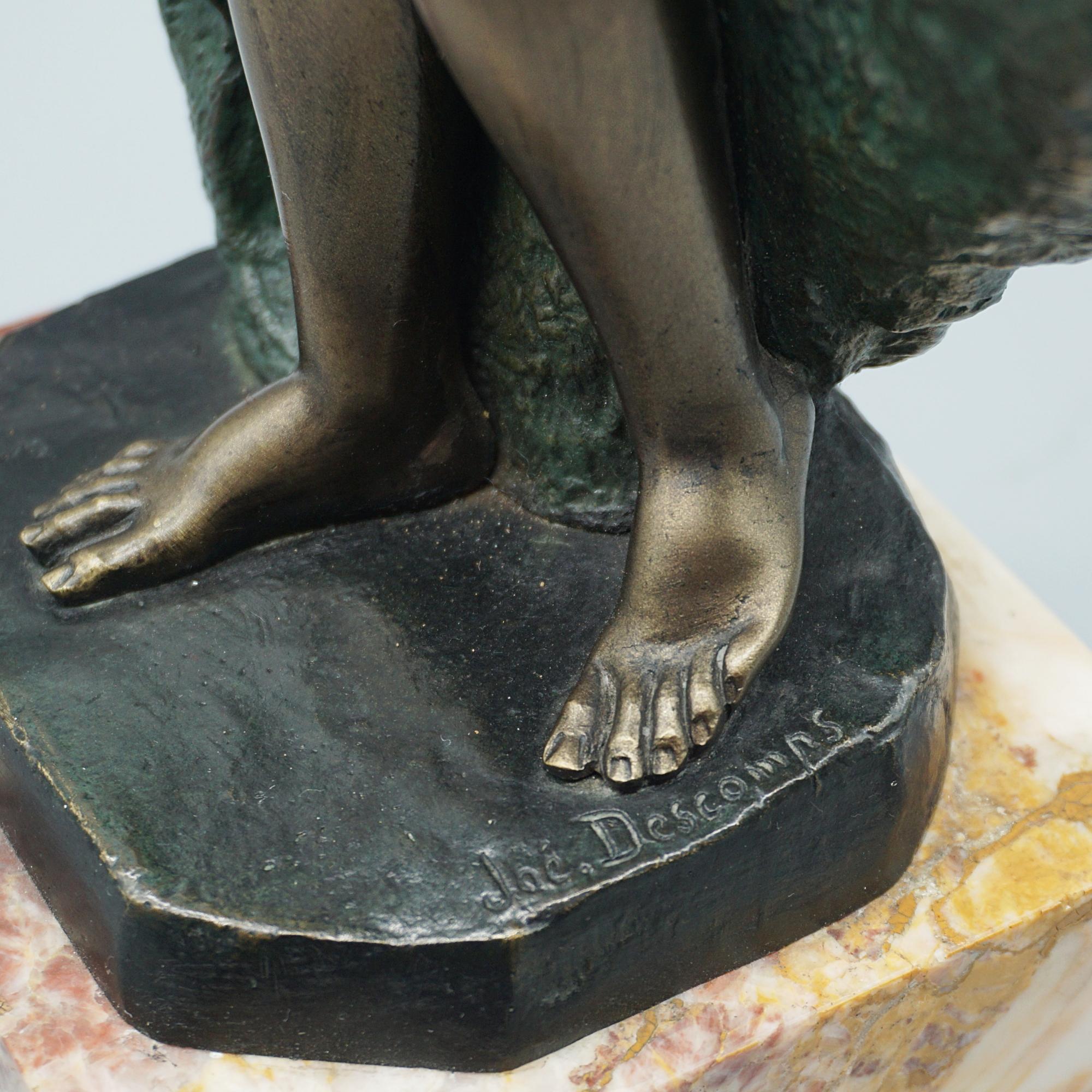 Escultura Art Decó de bronce pintado en frío de una dama desnuda con manto drapeado en venta 4
