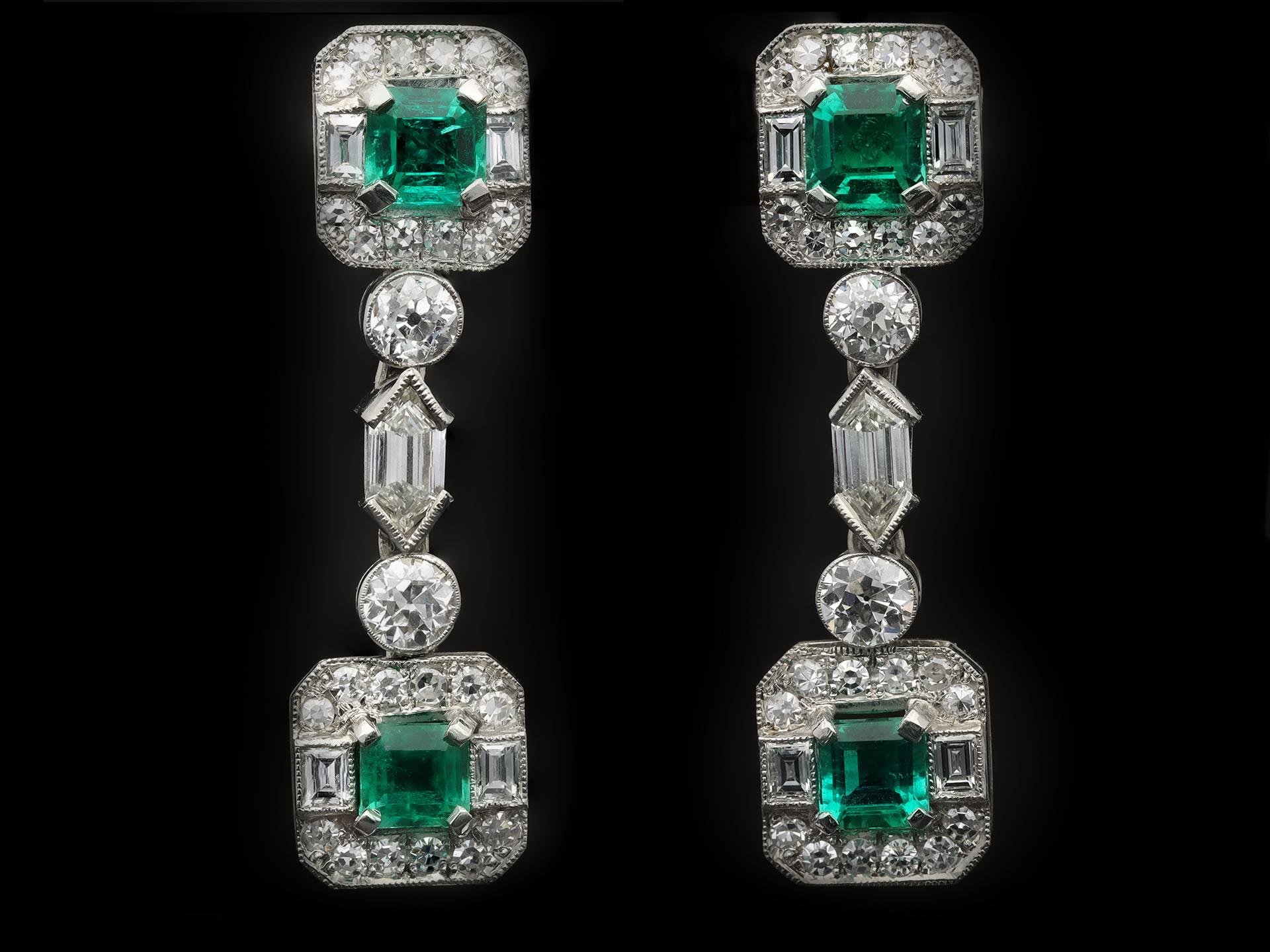 Kolumbianische Smaragd- und Diamanttropfen-Ohrringe im Art déco-Stil, um 1925 (Smaragdschliff) im Angebot