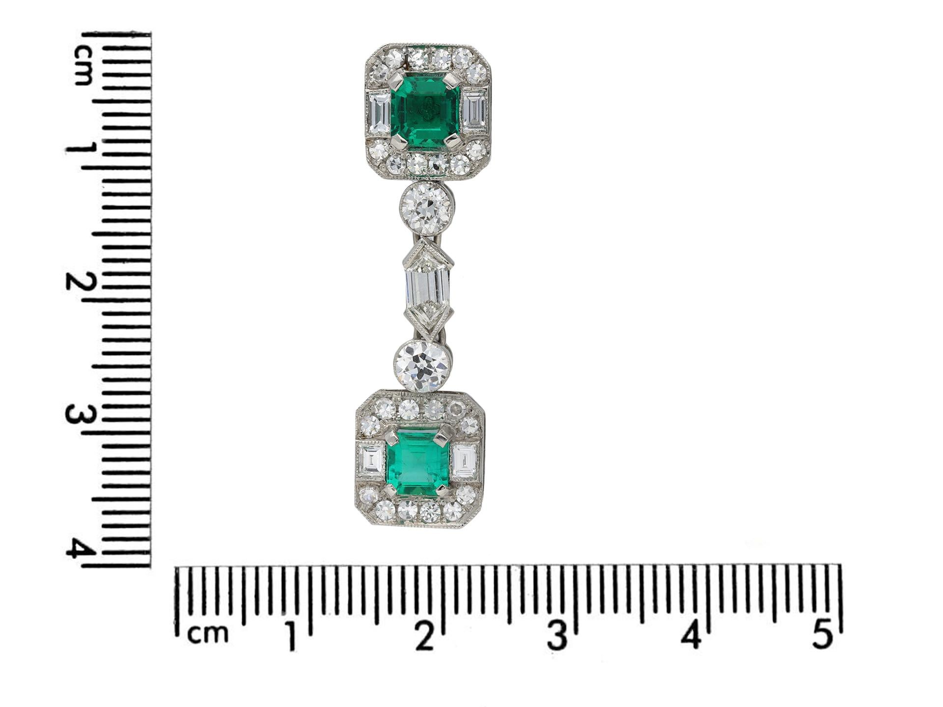 Art Deco Colombian Emerald and Diamond Drop Earrings, circa 1925 In Good Condition For Sale In London, GB