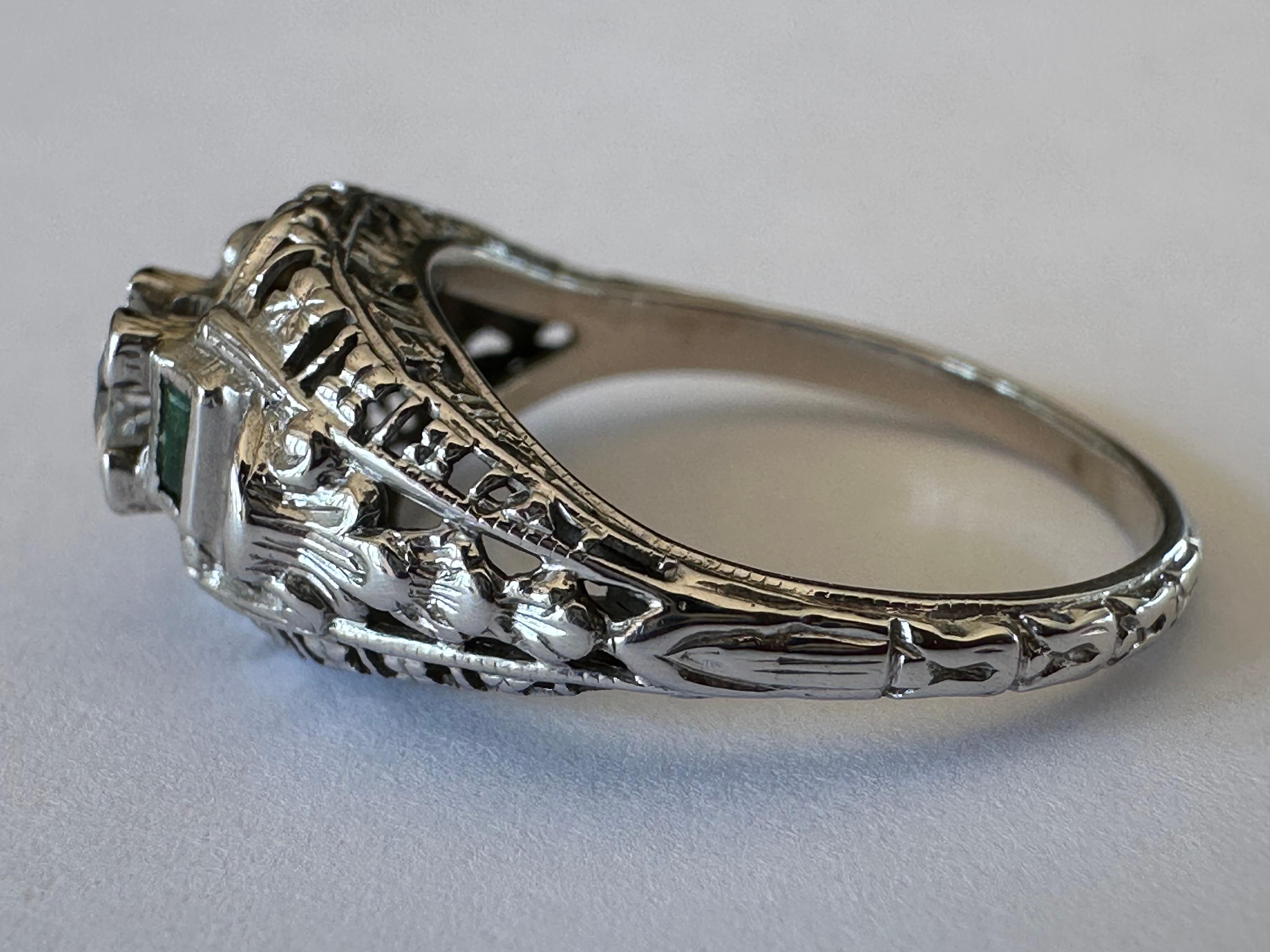 Old European Cut Art Deco Colombian Emerald and Diamond Filigree Ring  For Sale