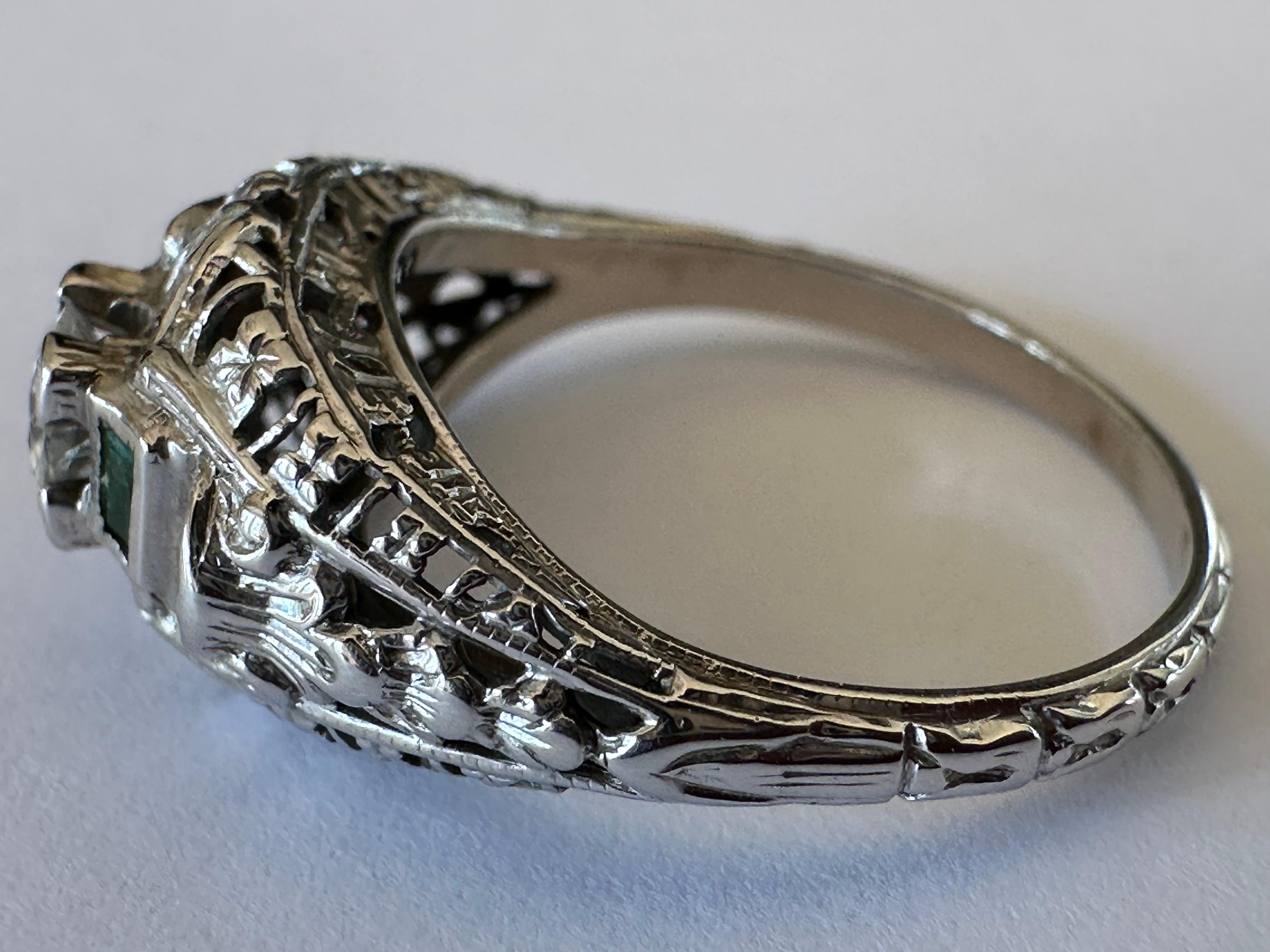 Filigraner kolumbianischer Art-Déco-Ring mit Smaragd und Diamant  (Alteuropäischer Schliff) im Angebot