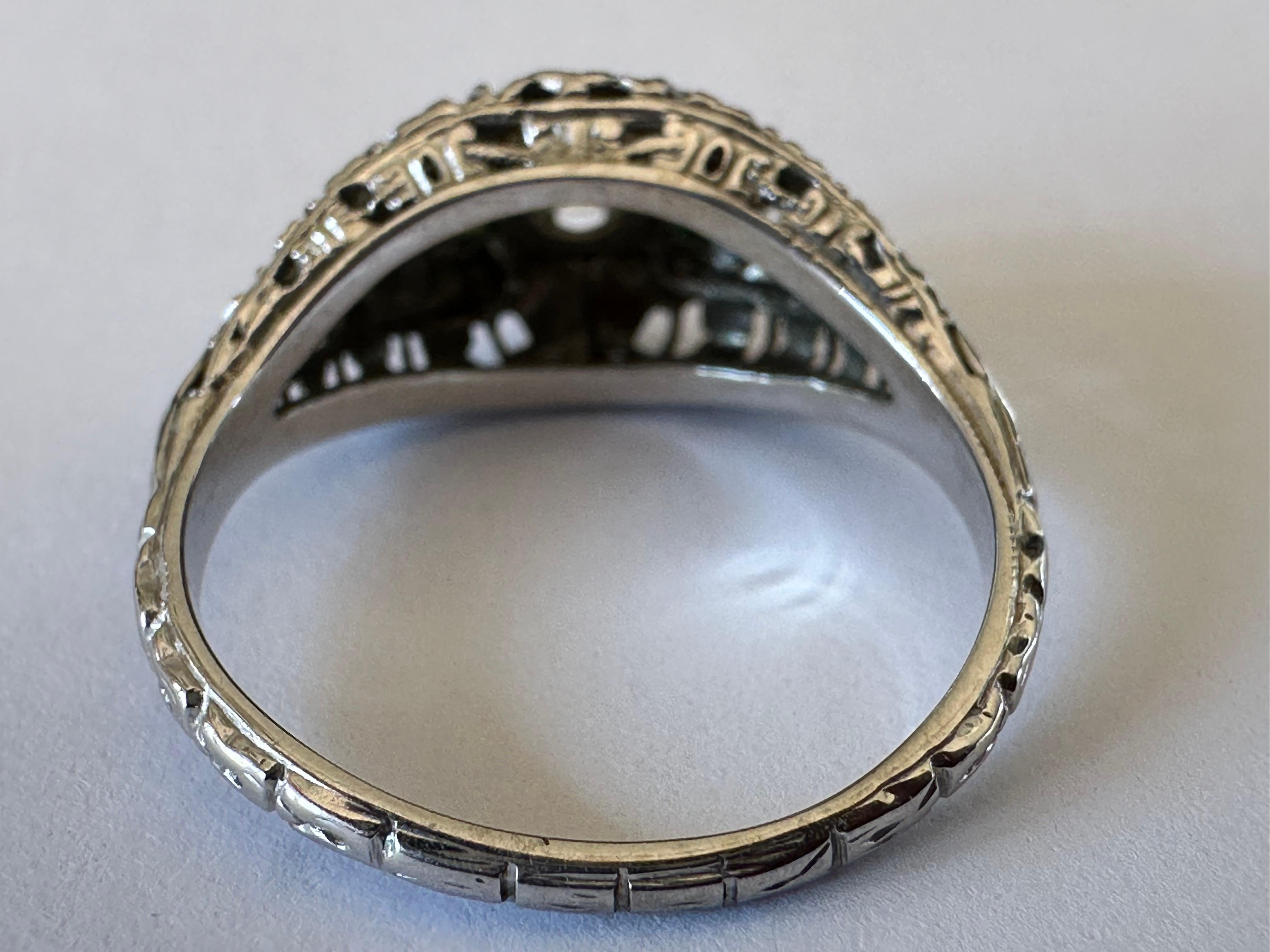 Filigraner kolumbianischer Art-Déco-Ring mit Smaragd und Diamant  im Zustand „Gut“ im Angebot in Denver, CO