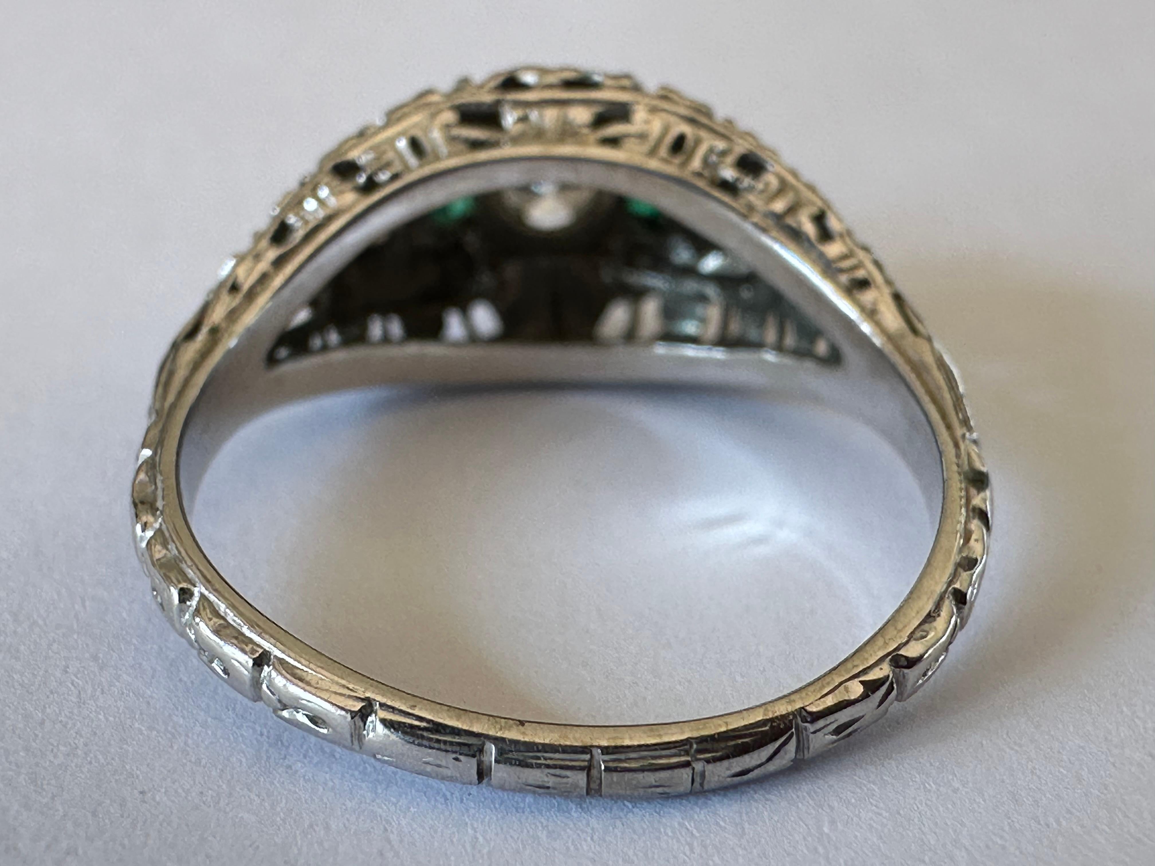 Filigraner kolumbianischer Art-Déco-Ring mit Smaragd und Diamant  Damen im Angebot