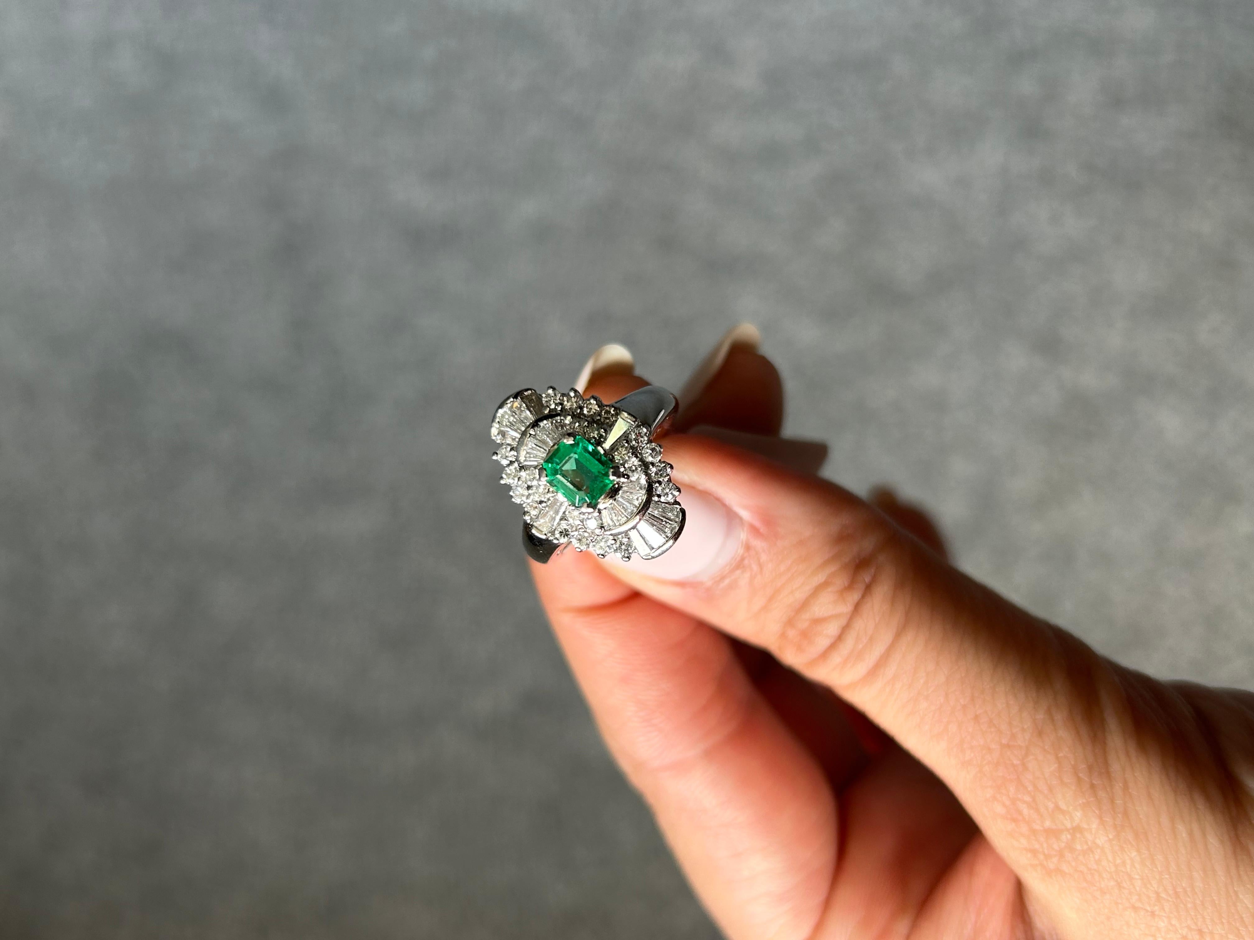 Platinring mit kolumbianischem Smaragd und Diamant im Art déco-Stil im Angebot 5
