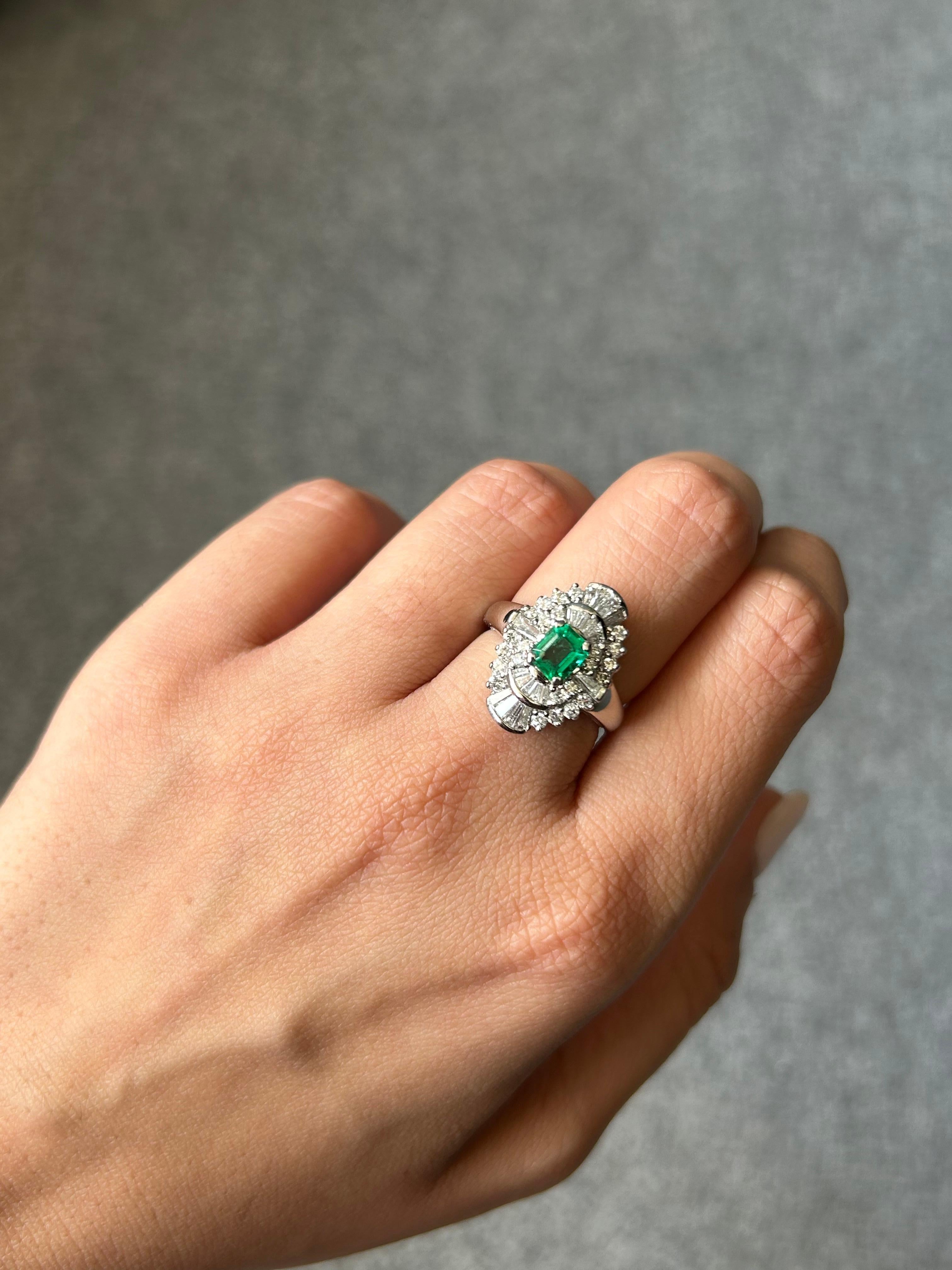 Platinring mit kolumbianischem Smaragd und Diamant im Art déco-Stil im Angebot 6