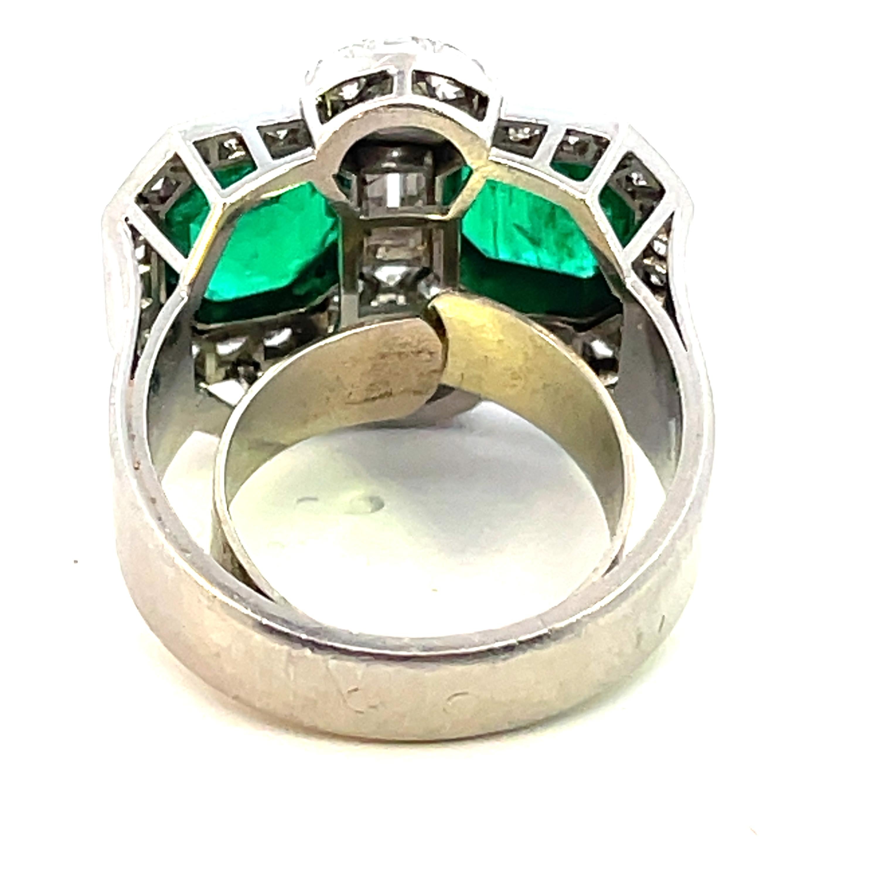Art Deco Stunning Art deco Colombian Vivid Green Emerald Minor Oil diamond Platinum ring  For Sale