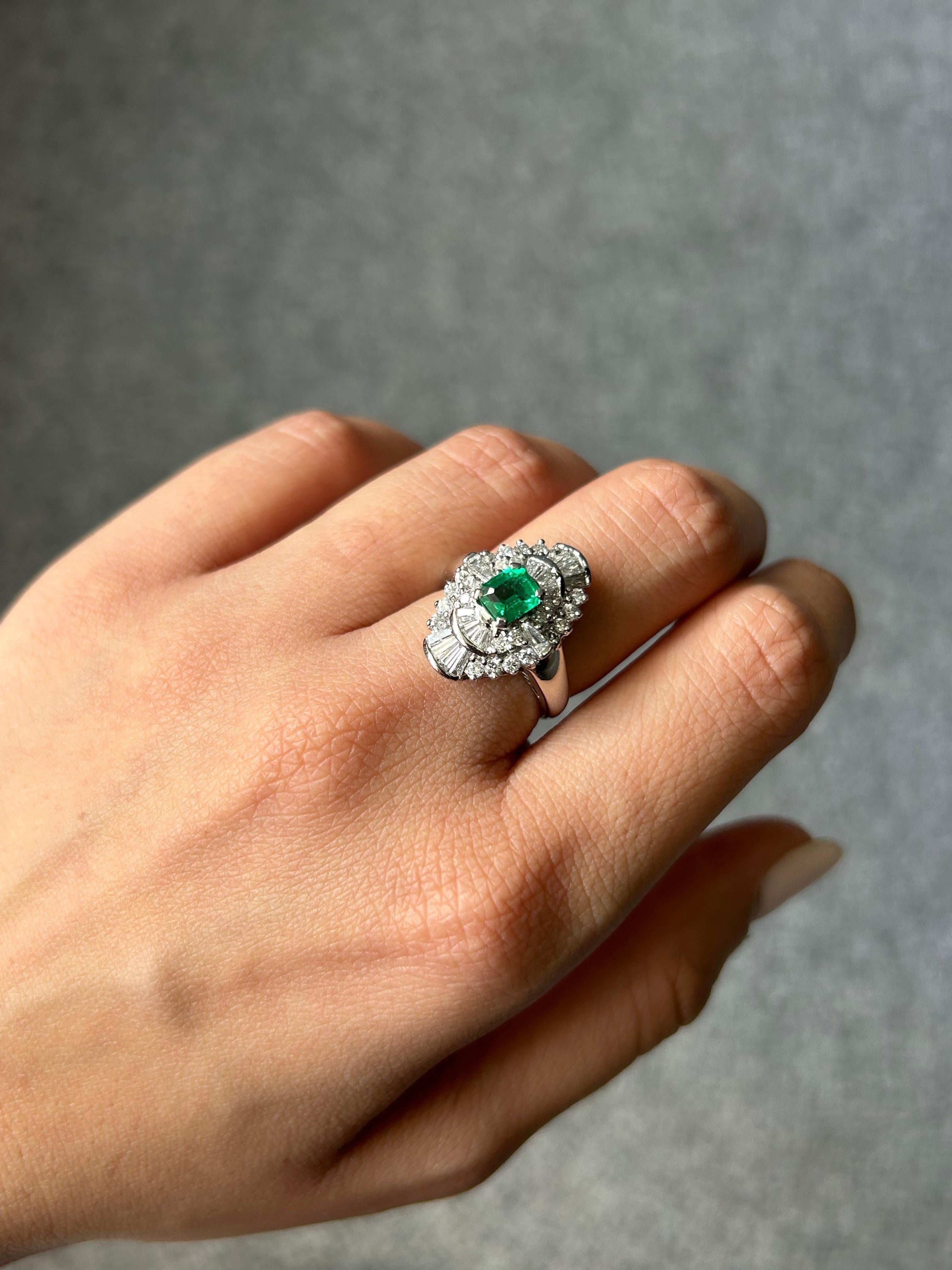 Art Deco Colombian Emerald and Diamond Platinum Ring For Sale 2