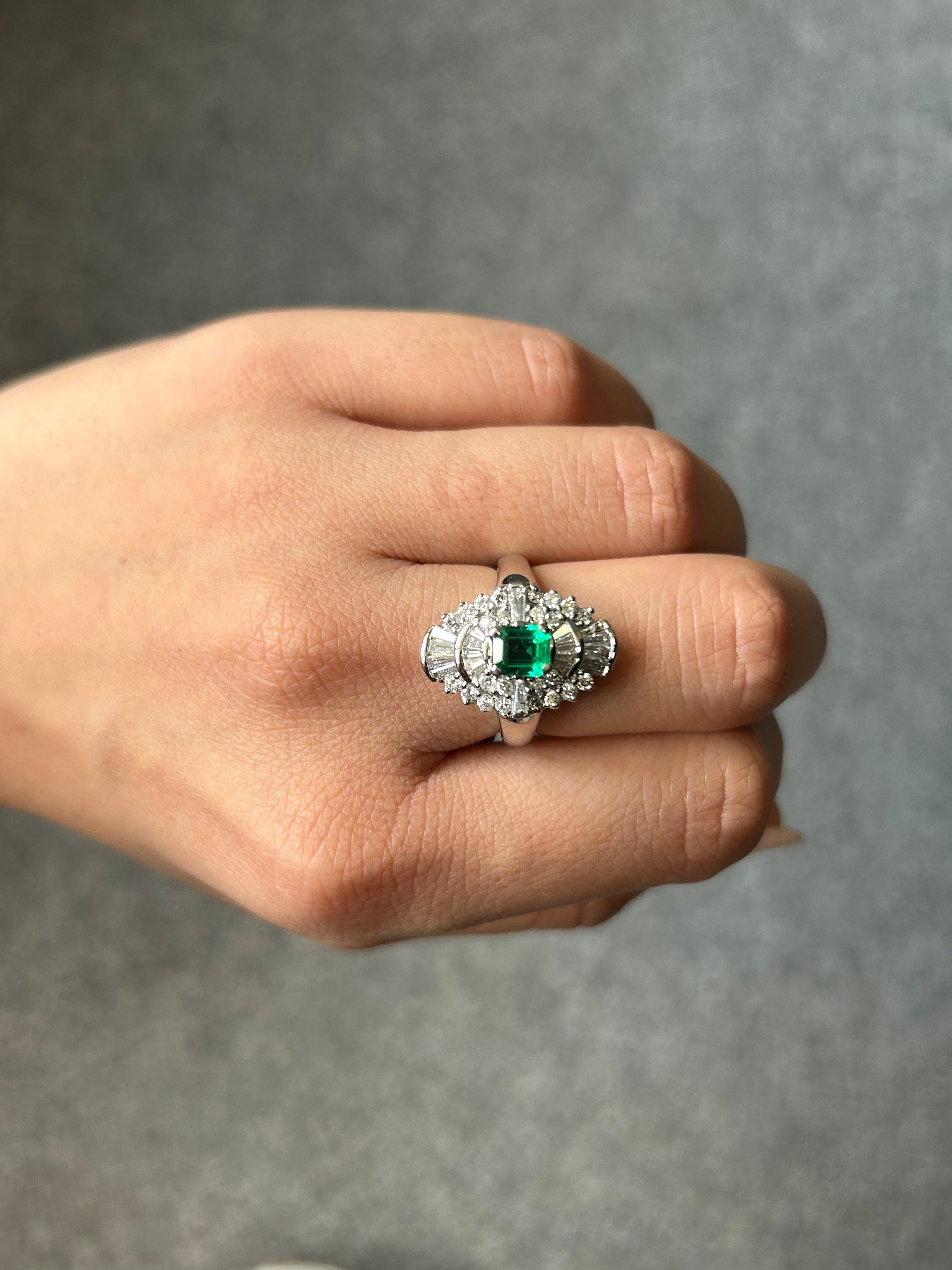 Art Deco Colombian Emerald and Diamond Platinum Ring For Sale 3