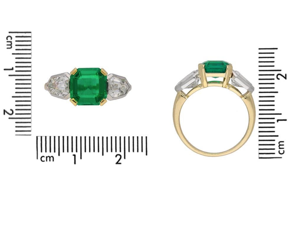 Bague en émeraude de Colombie et diamant, vers 1980 Bon état - En vente à London, GB