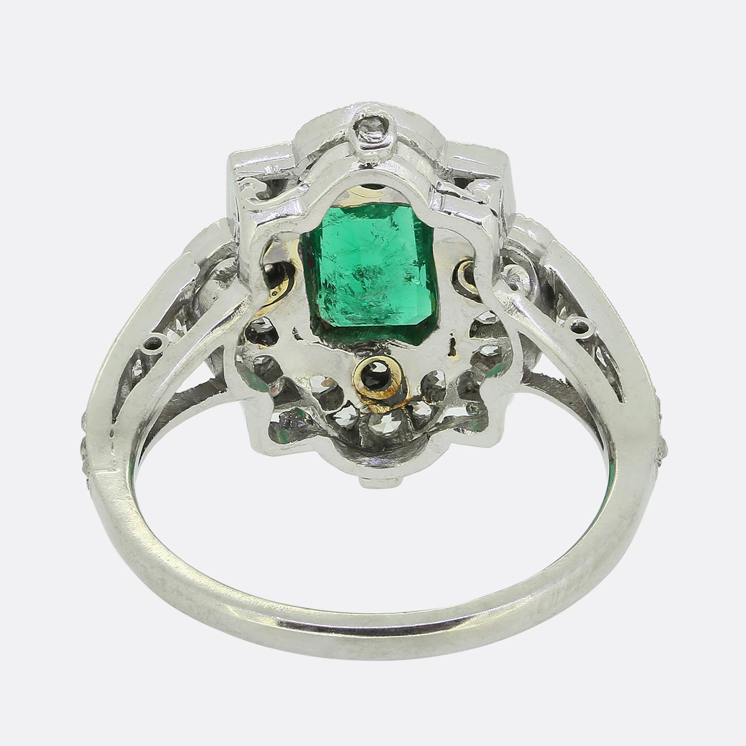 Art Deco Colombian Emerald and Diamond Ring In Good Condition For Sale In London, GB